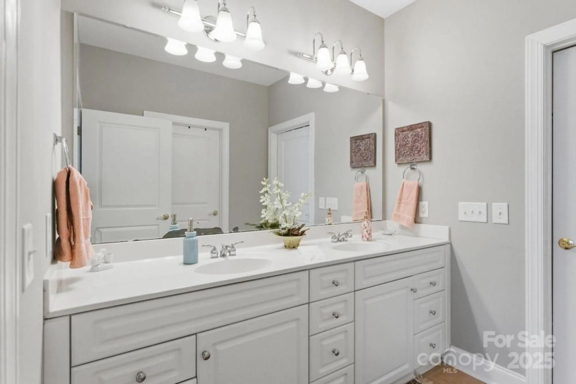 Property Slideshow image 16 of 25 | 10831 casetta dr, Matthews, NC, 28105