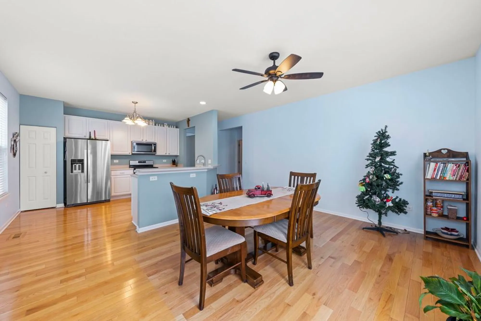 Property Slideshow image 11 of 58 | 16174 seneca lake cir, Crest Hill, IL, 60403