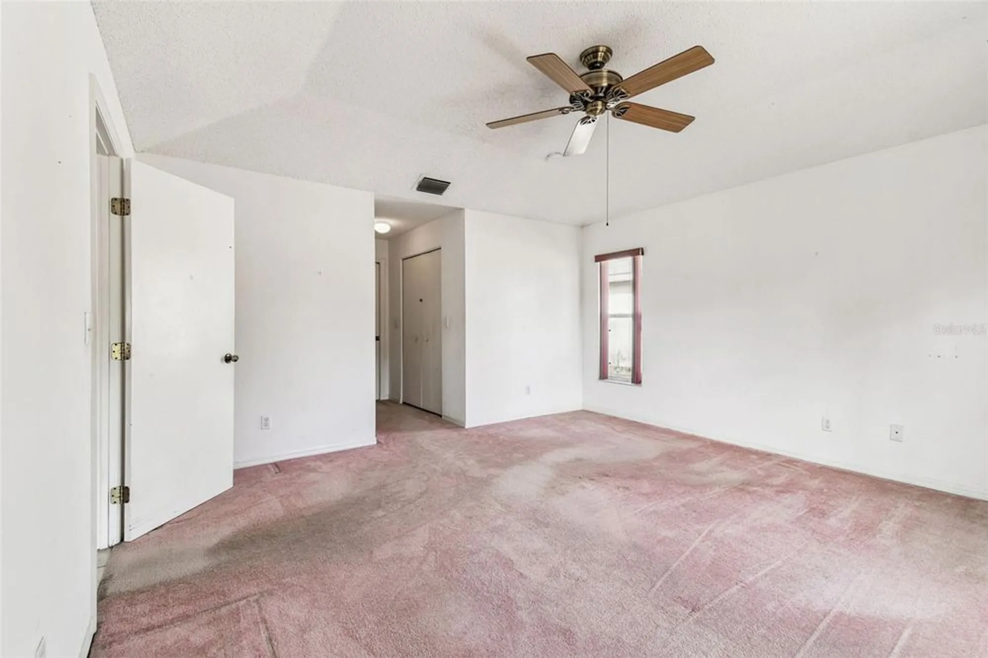 Property Slideshow image 22 of 39 | 2305 e del webb blvd, Sun City Center, FL, 33573