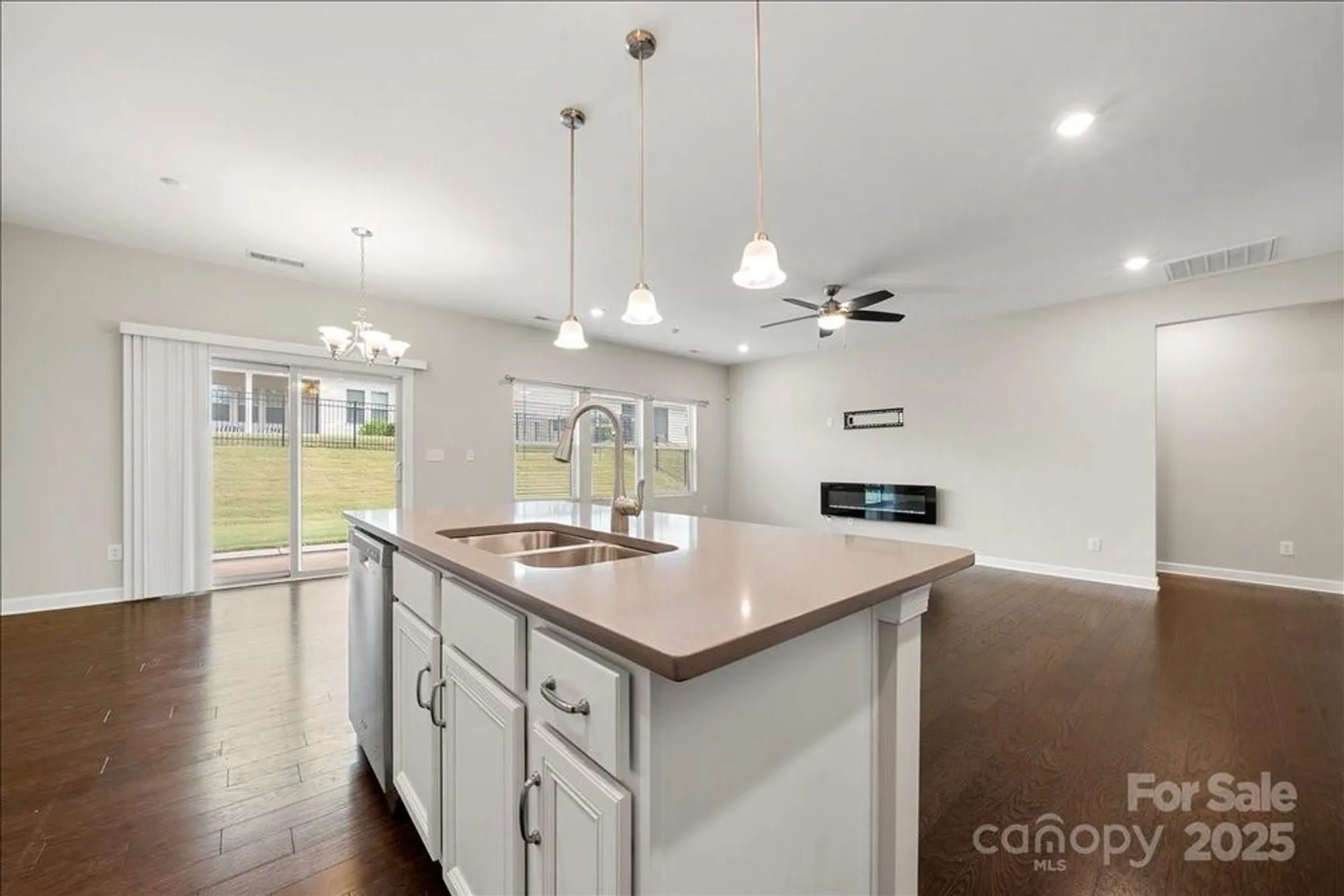 Property Slideshow image 7 of 31 | 9211 grisons ct, Charlotte, NC, 28278