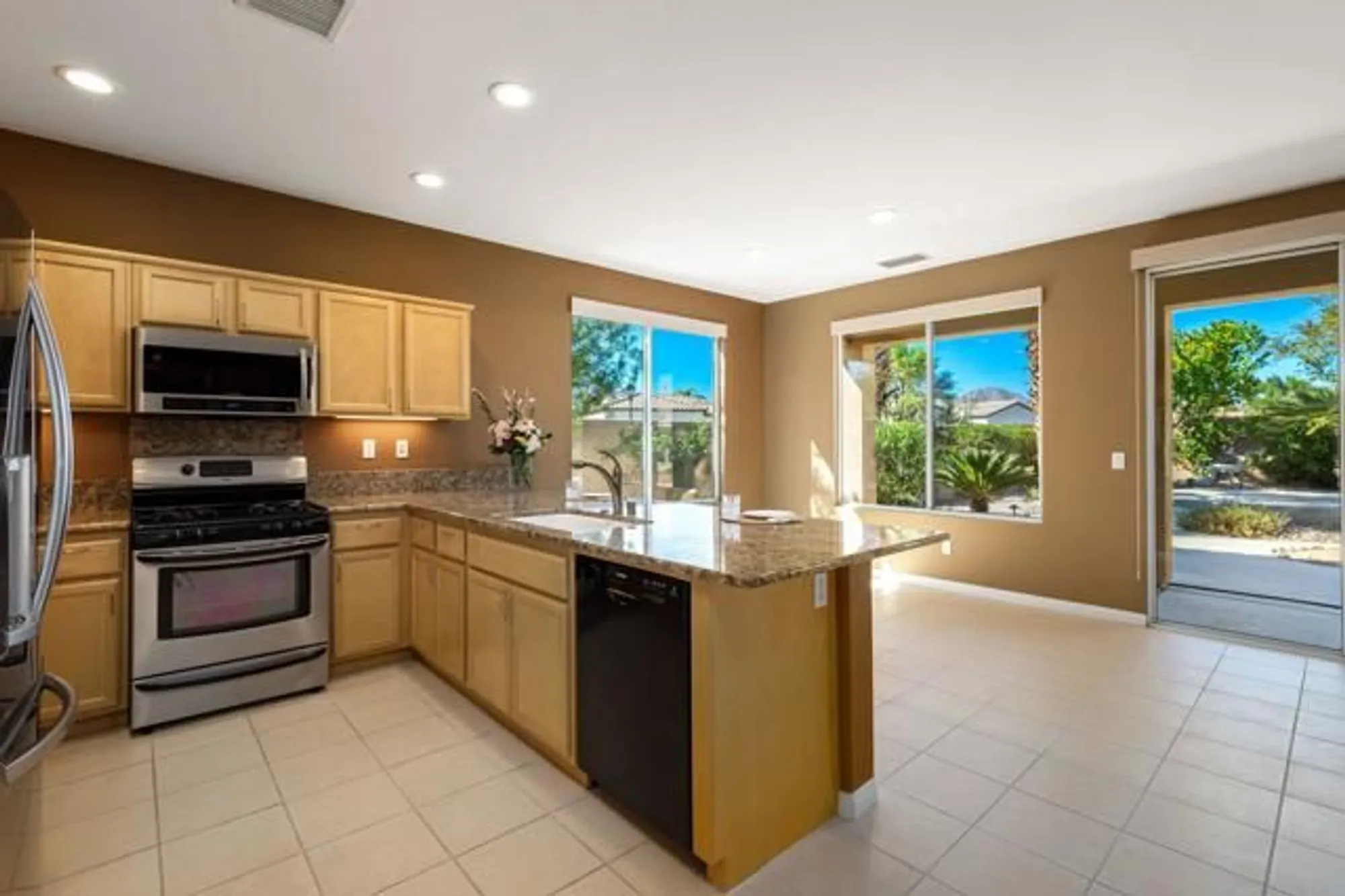 Property Slideshow image 16 of 79 | 81626 prism dr, La Quinta, CA, 92253