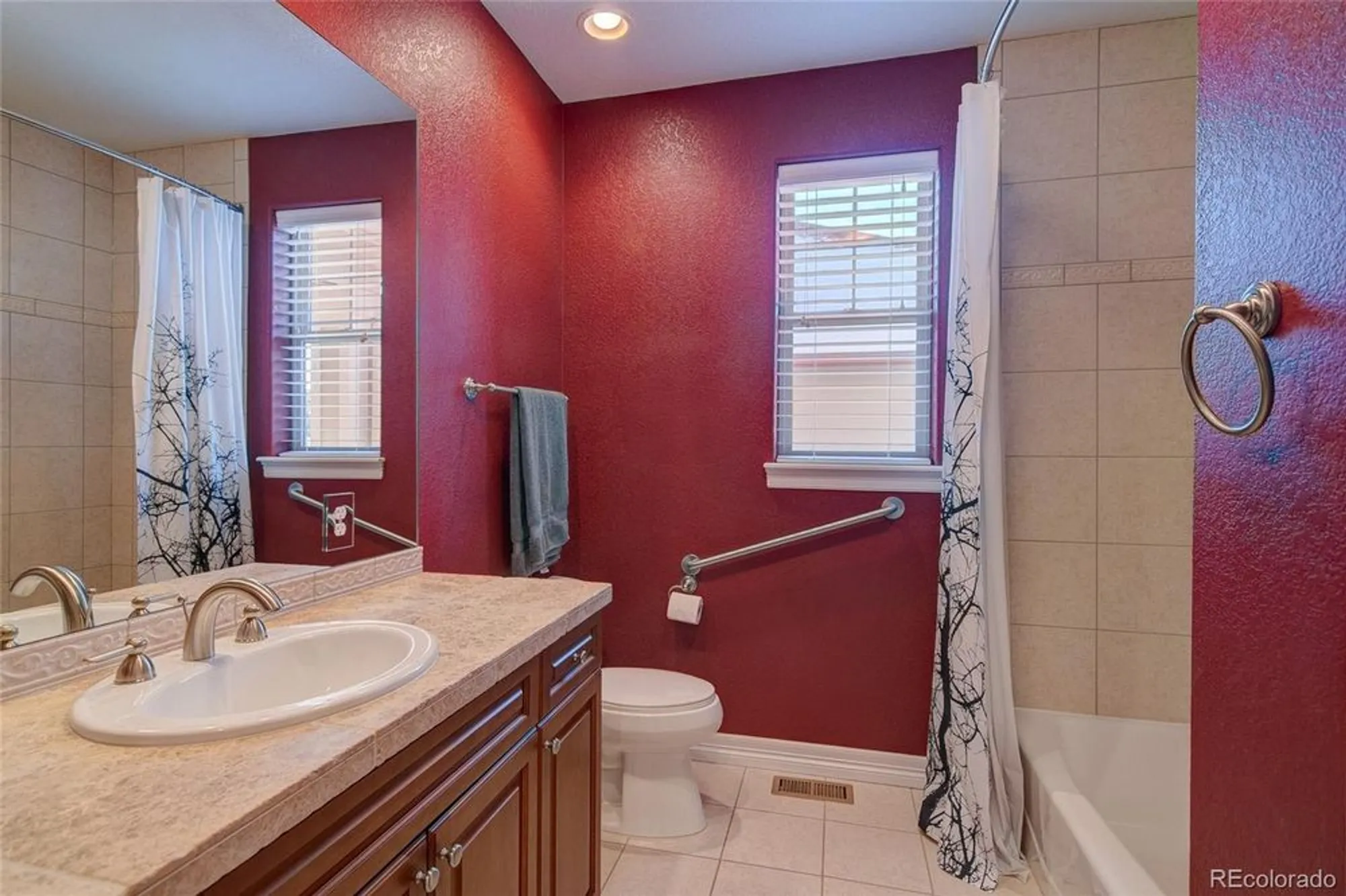 Property Slideshow image 18 of 50 | 8588 w quarles pl, Littleton, CO, 80128
