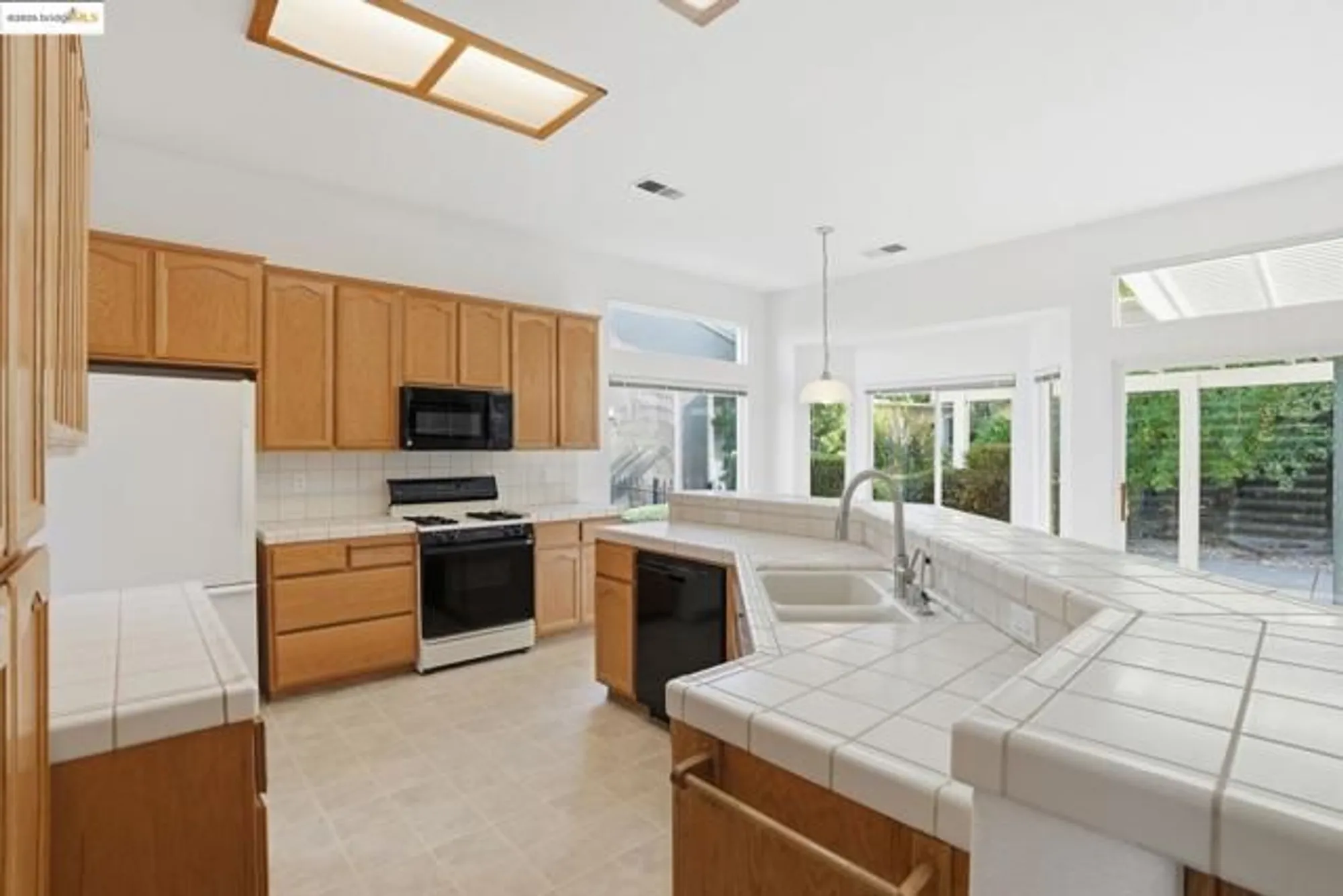 Property Slideshow image 9 of 52 | 84 spencer way, Brentwood, CA, 94513