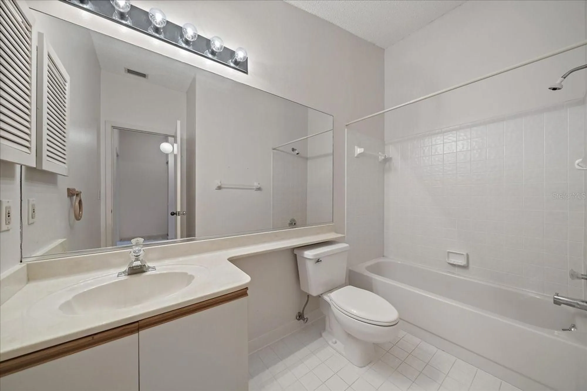 Property Slideshow image 30 of 54 | 1654 starling dr 201, Sarasota, FL, 34231