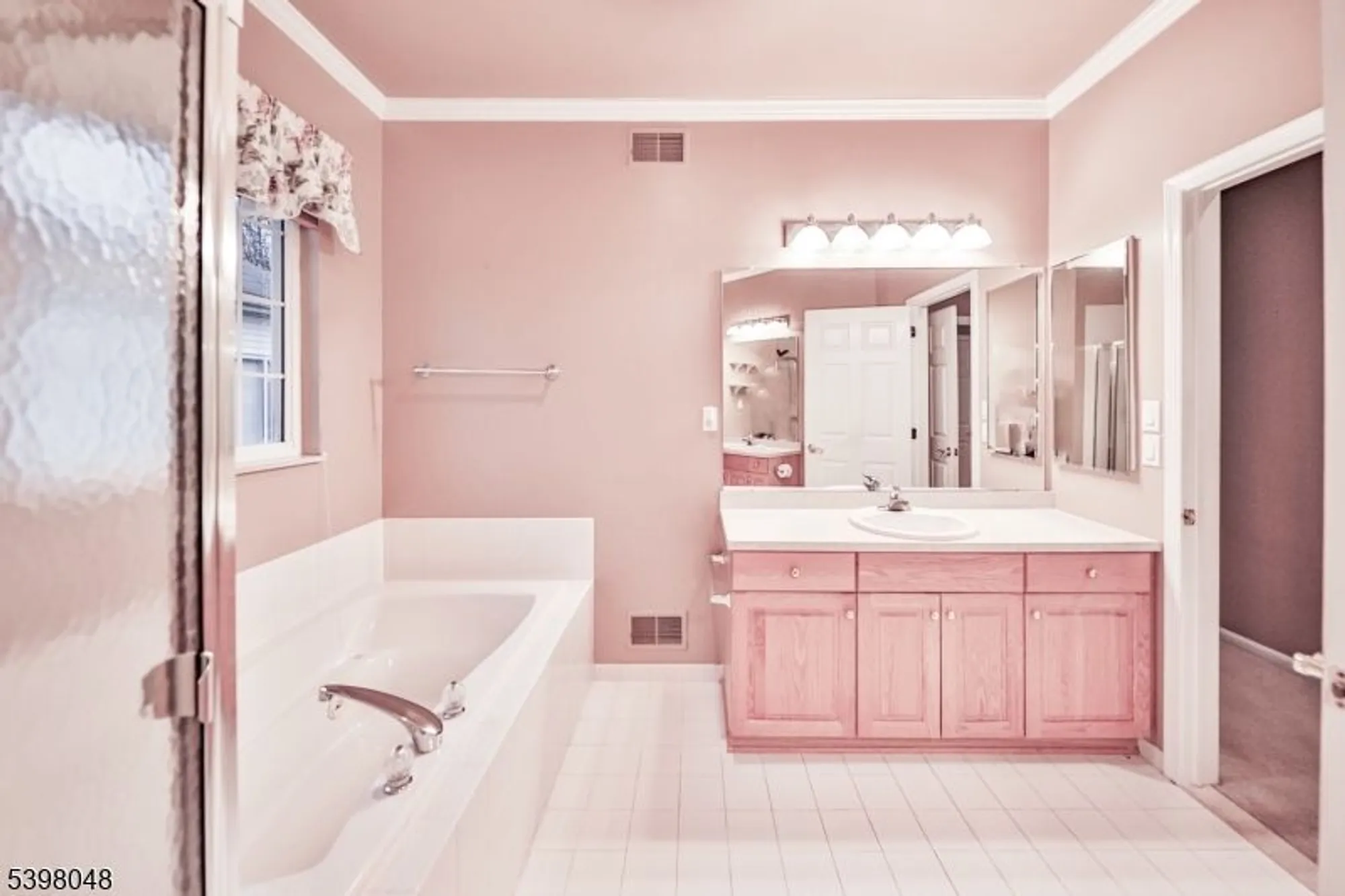 Property Slideshow image 17 of 27 | 107 kensington cir, Belvidere, NJ, 07823