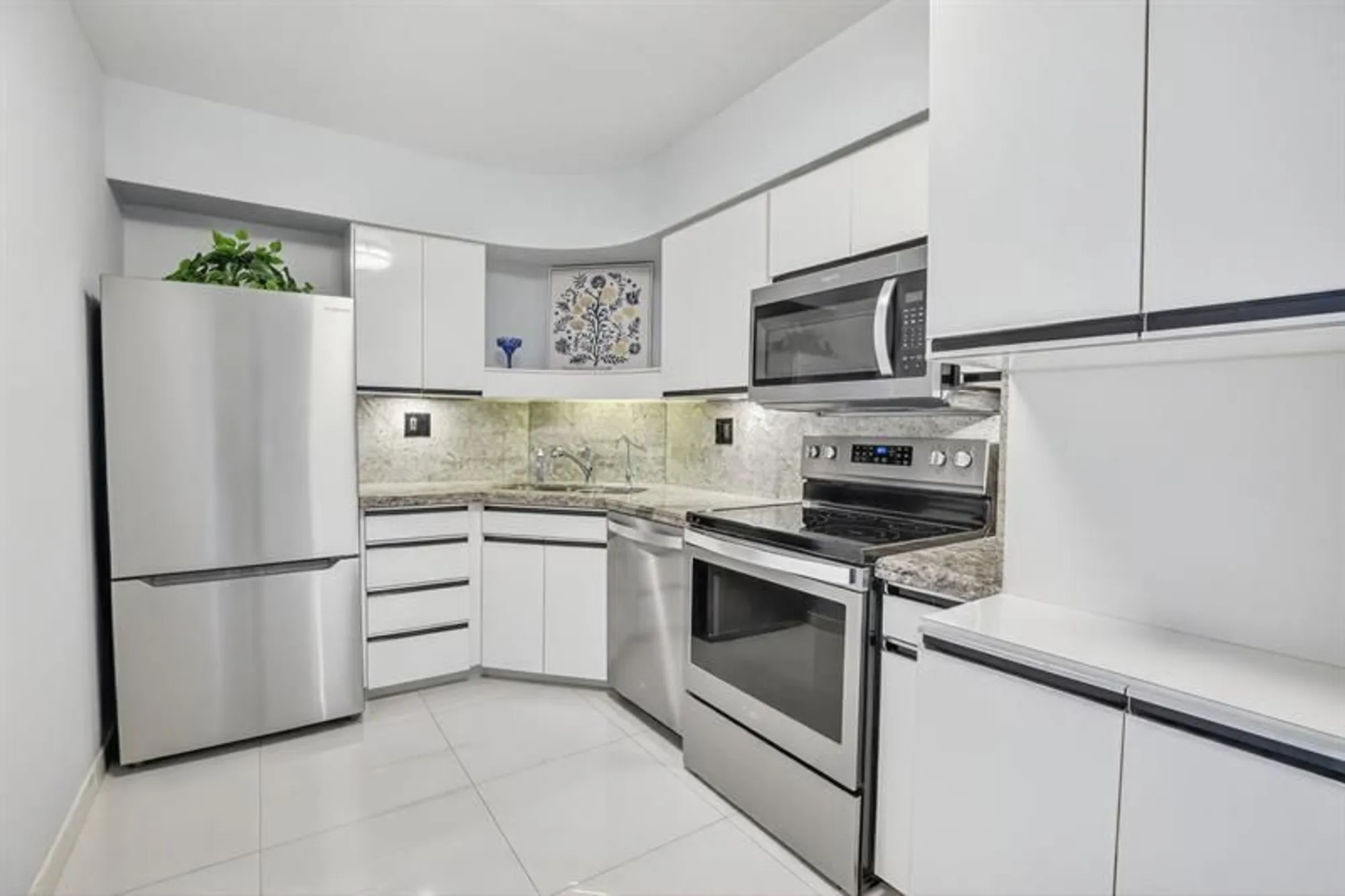 Property Slideshow image 8 of 28 | 3333 ne 34th st 209, Fort Lauderdale, FL, 33308