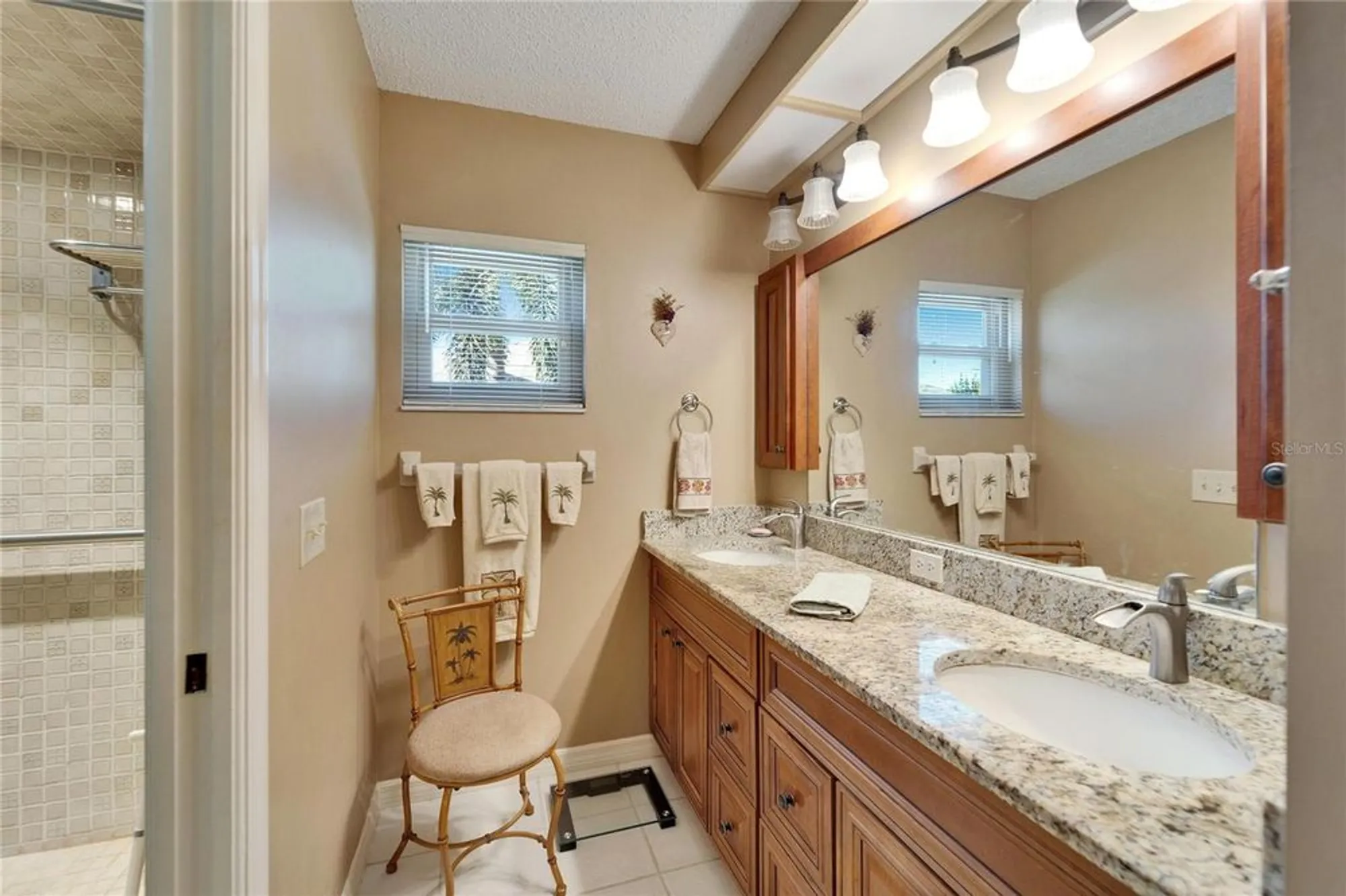 Property Slideshow image 37 of 79 | 2007 east view dr, Sun City Center, FL, 33573