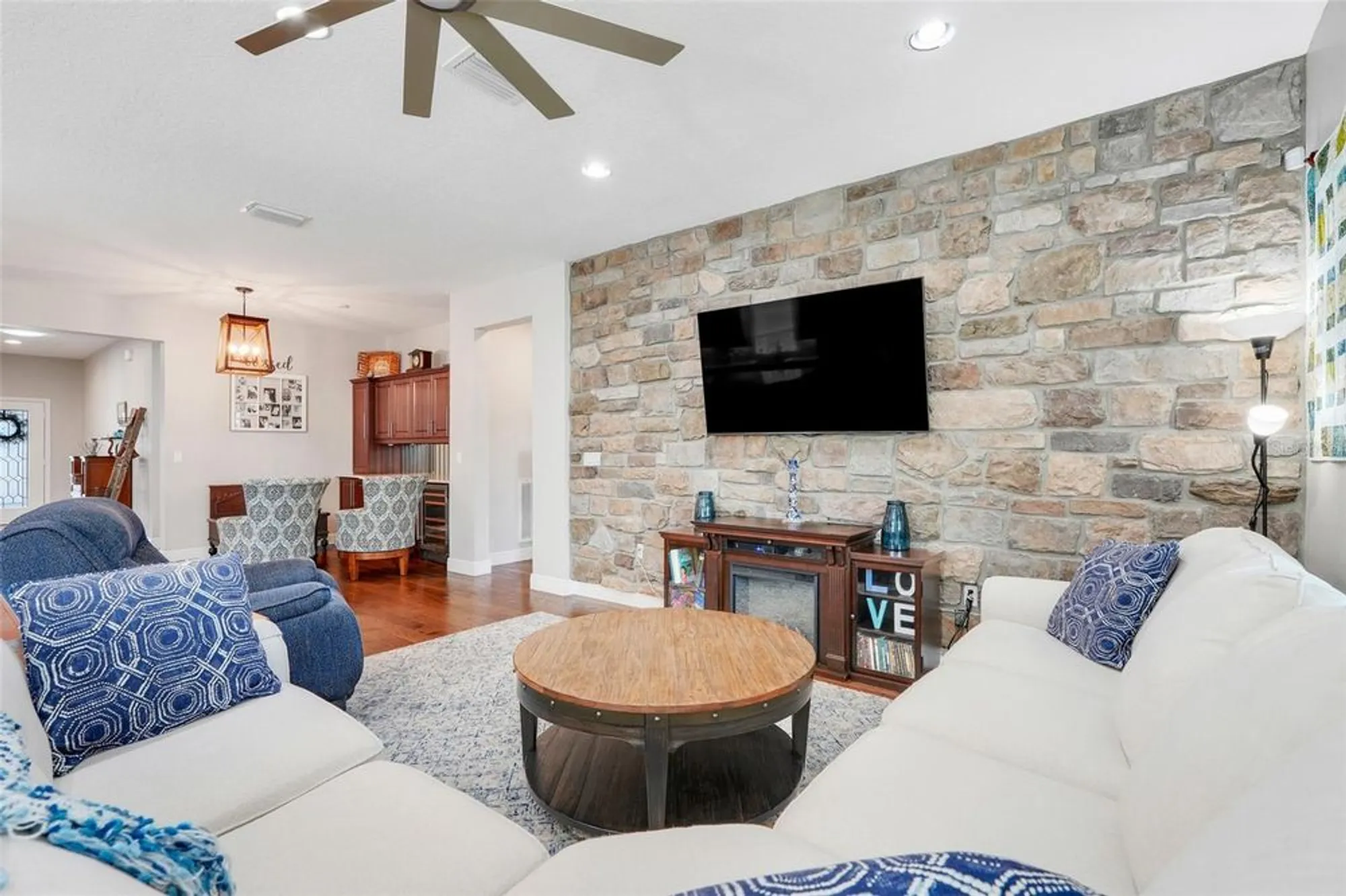 Property Slideshow image 19 of 52 | 815 hidden moss dr, Groveland, FL, 34736