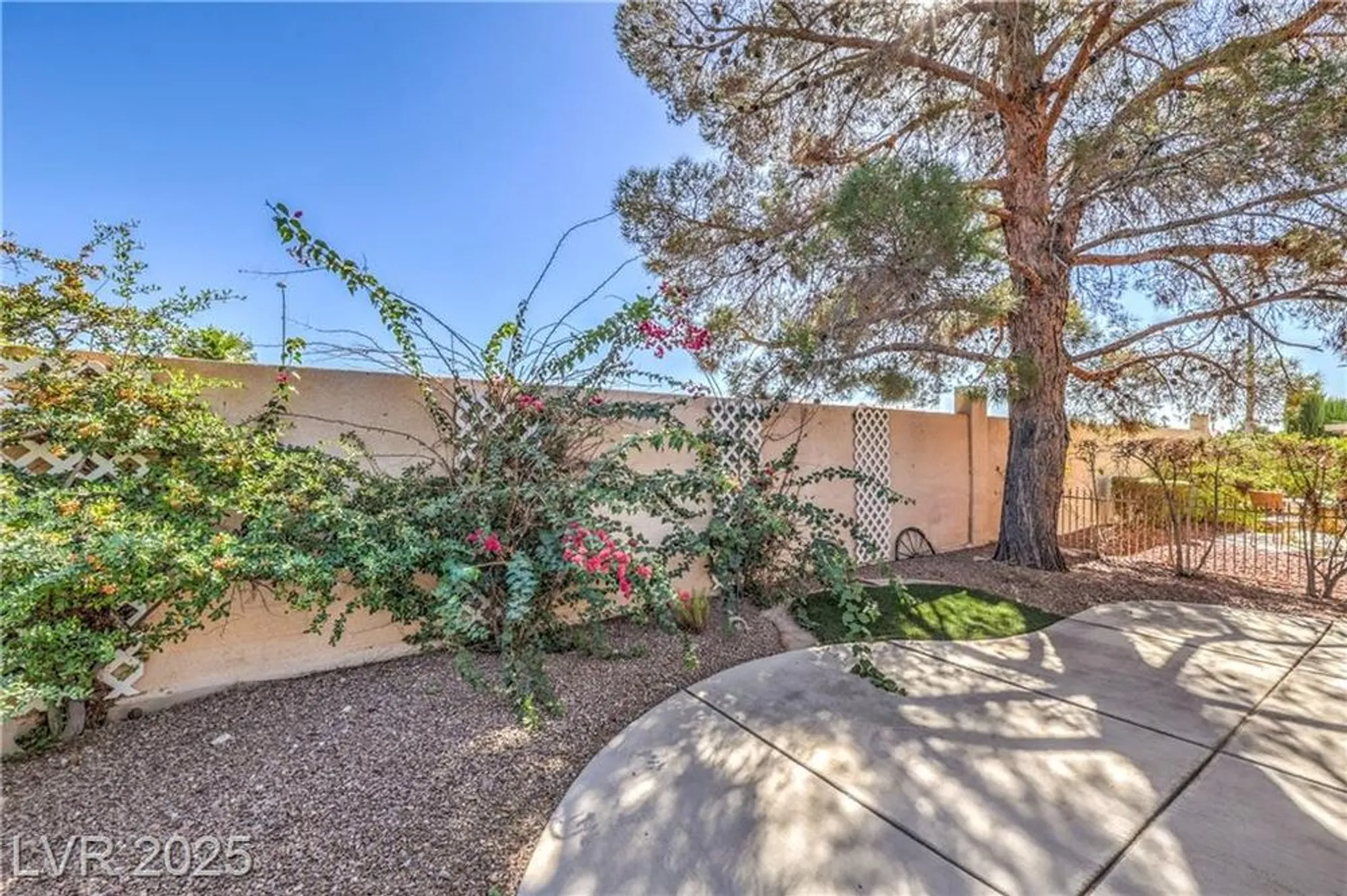 Property Slideshow image 22 of 36 | 5452 cove point dr, Las Vegas, NV, 89130