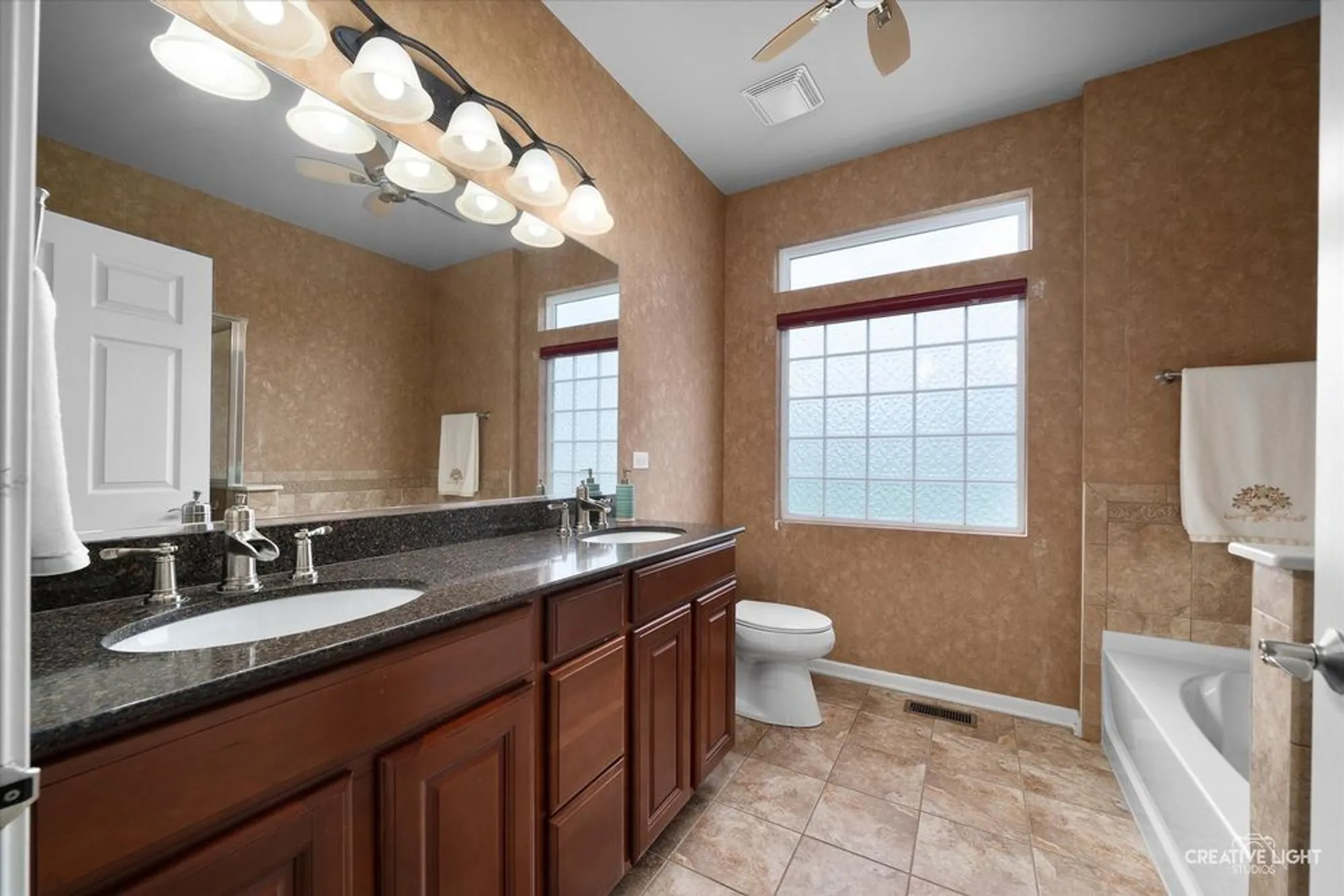 Property Slideshow image 13 of 29 | 2924 raleigh ct, Naperville, IL, 60564