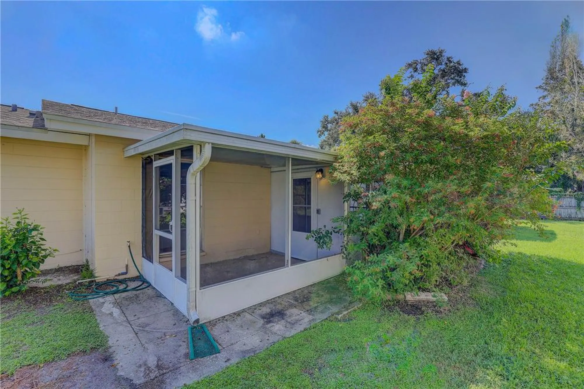 Property Slideshow image 19 of 28 | 864 lake haven rd, Dunedin, FL, 34698