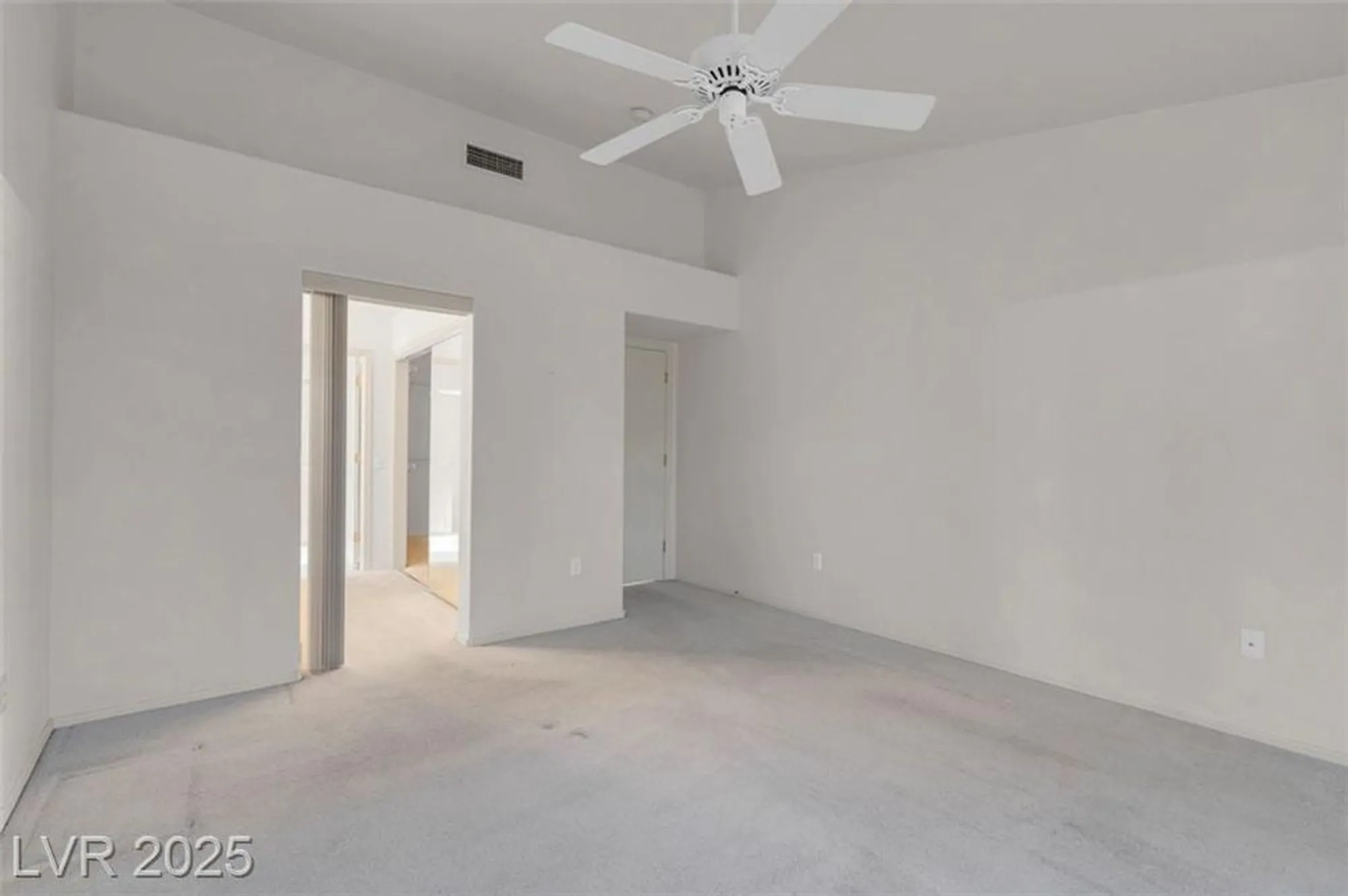 Property Slideshow image 23 of 38 | 10013 cresent creek dr, Las Vegas, NV, 89134