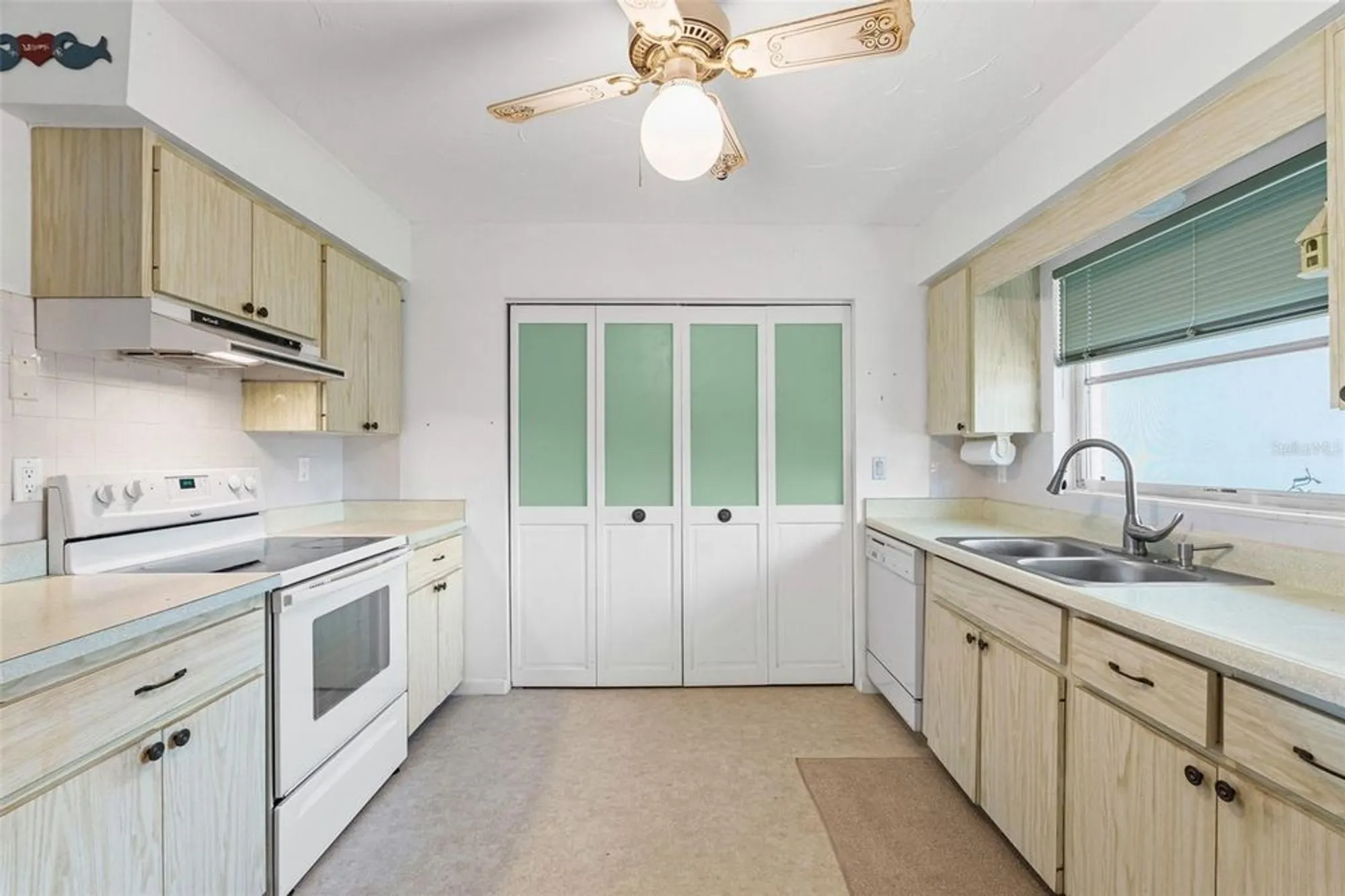 Property Slideshow image 8 of 37 | 4606 tippecanoe trl 119, Sarasota, FL, 34233