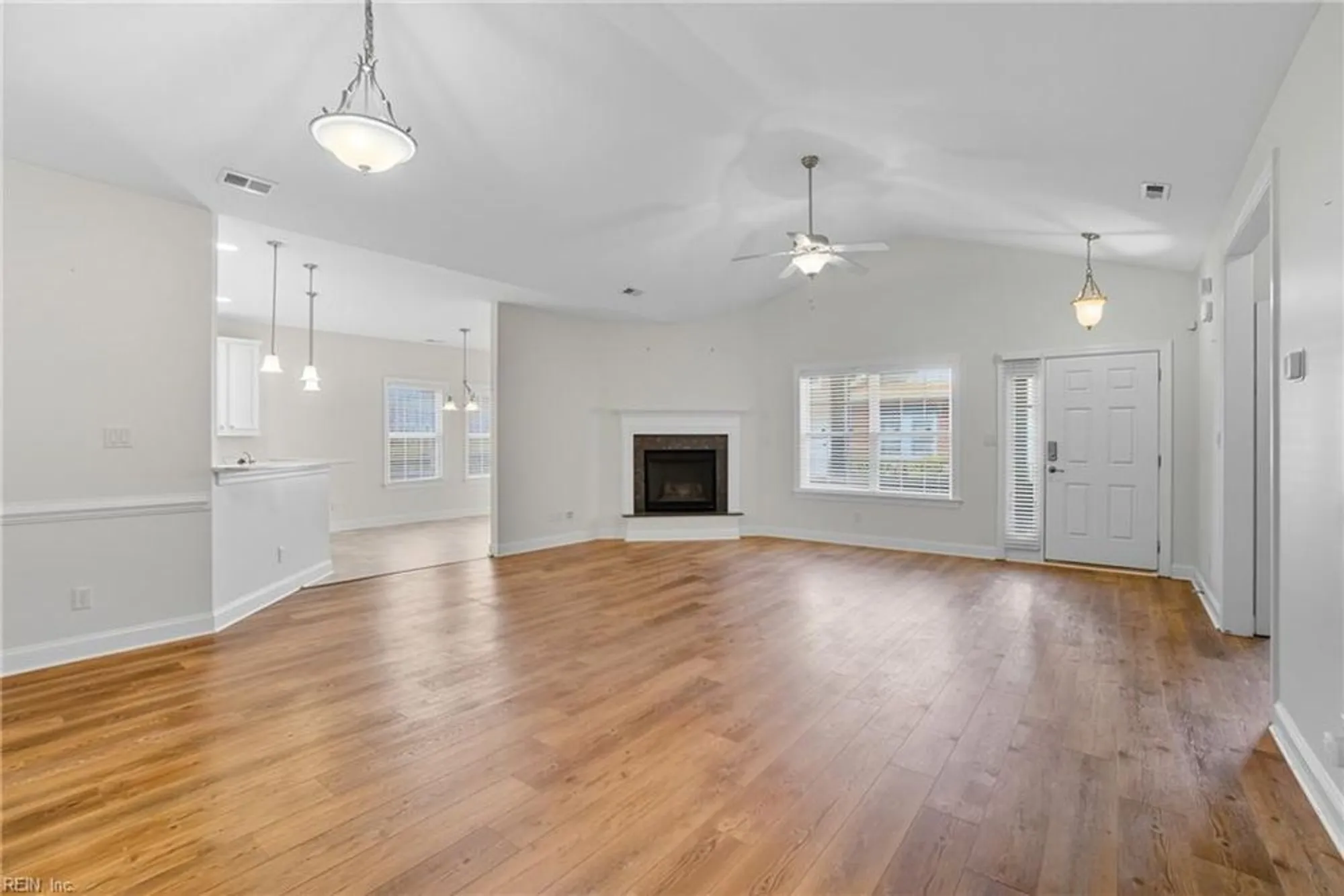 Property Slideshow image 4 of 35 | 1439 thistlewood ln, Chesapeake, VA, 23320