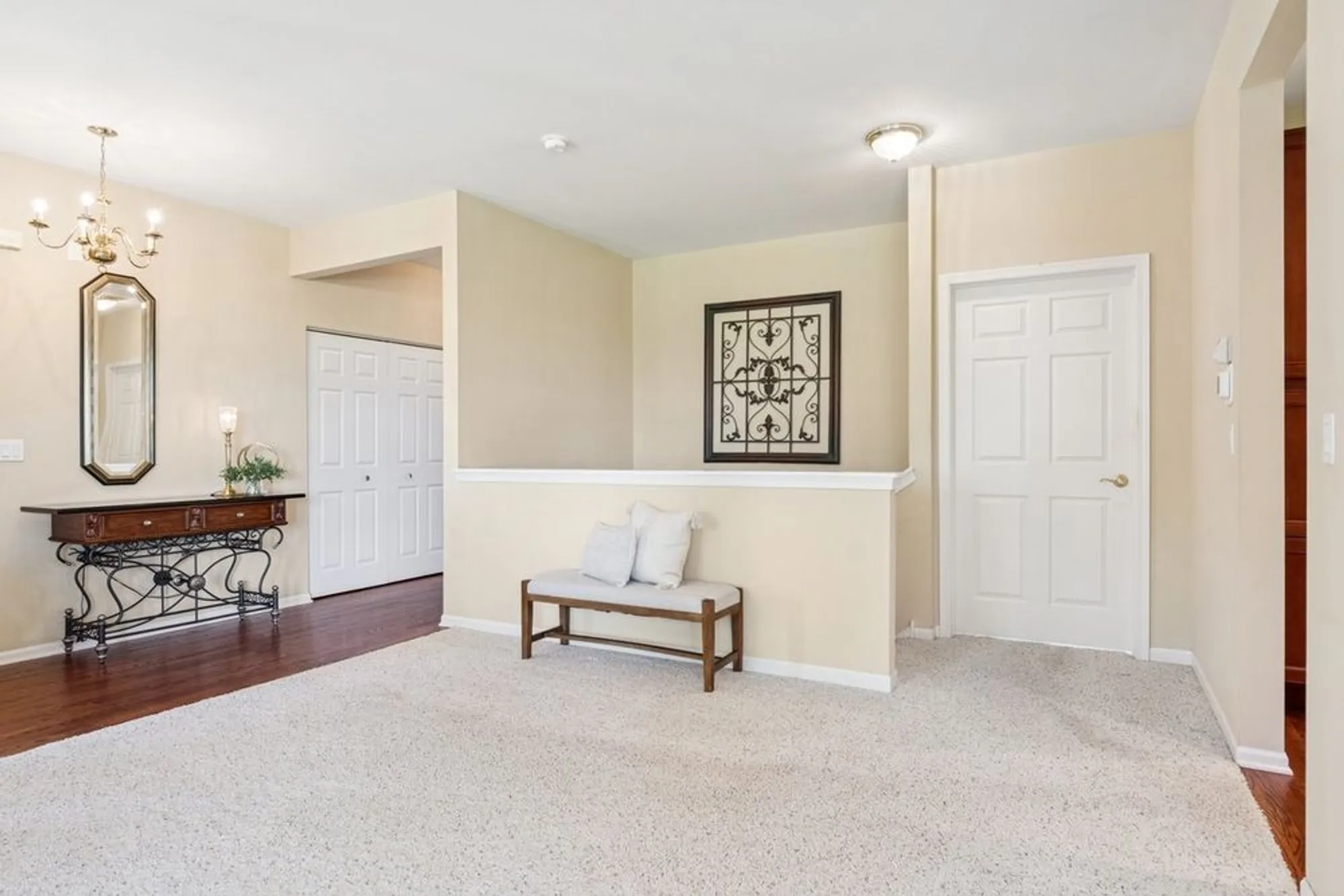 Property Slideshow image 5 of 40 | 1504 mansfield dr, Aurora, IL, 60502