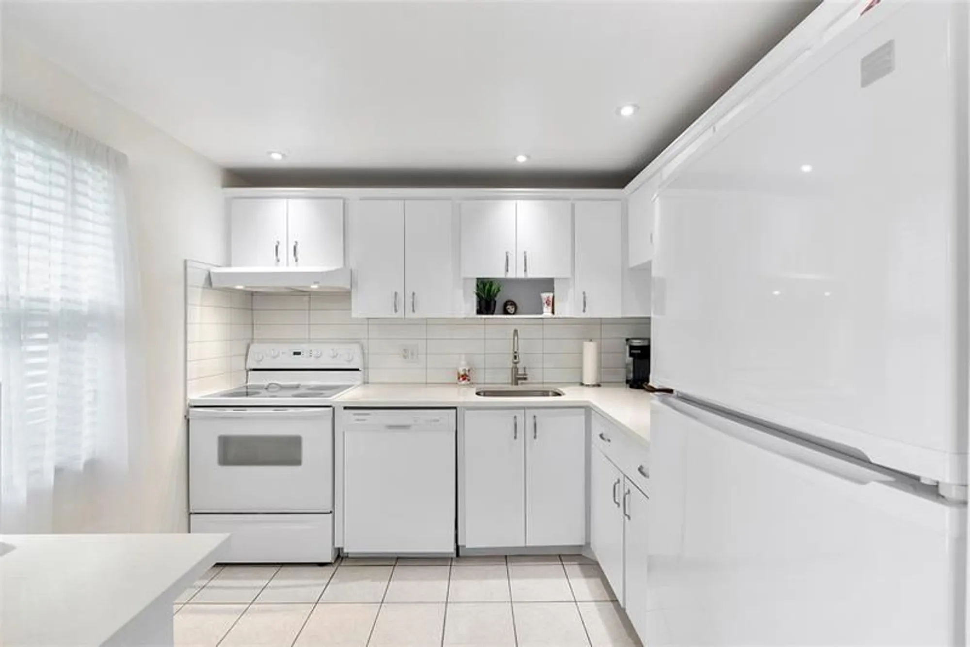 Property Slideshow image 10 of 31 | 7807 golf circle dr 211, Margate, FL, 33063