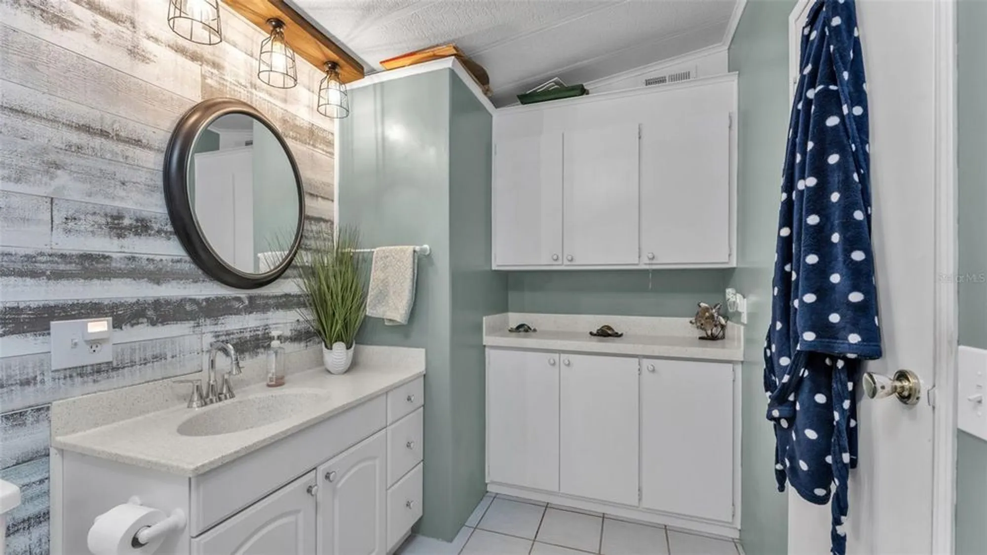 Property Slideshow image 27 of 52 | 1620 foxway dr, Lakeland, FL, 33810