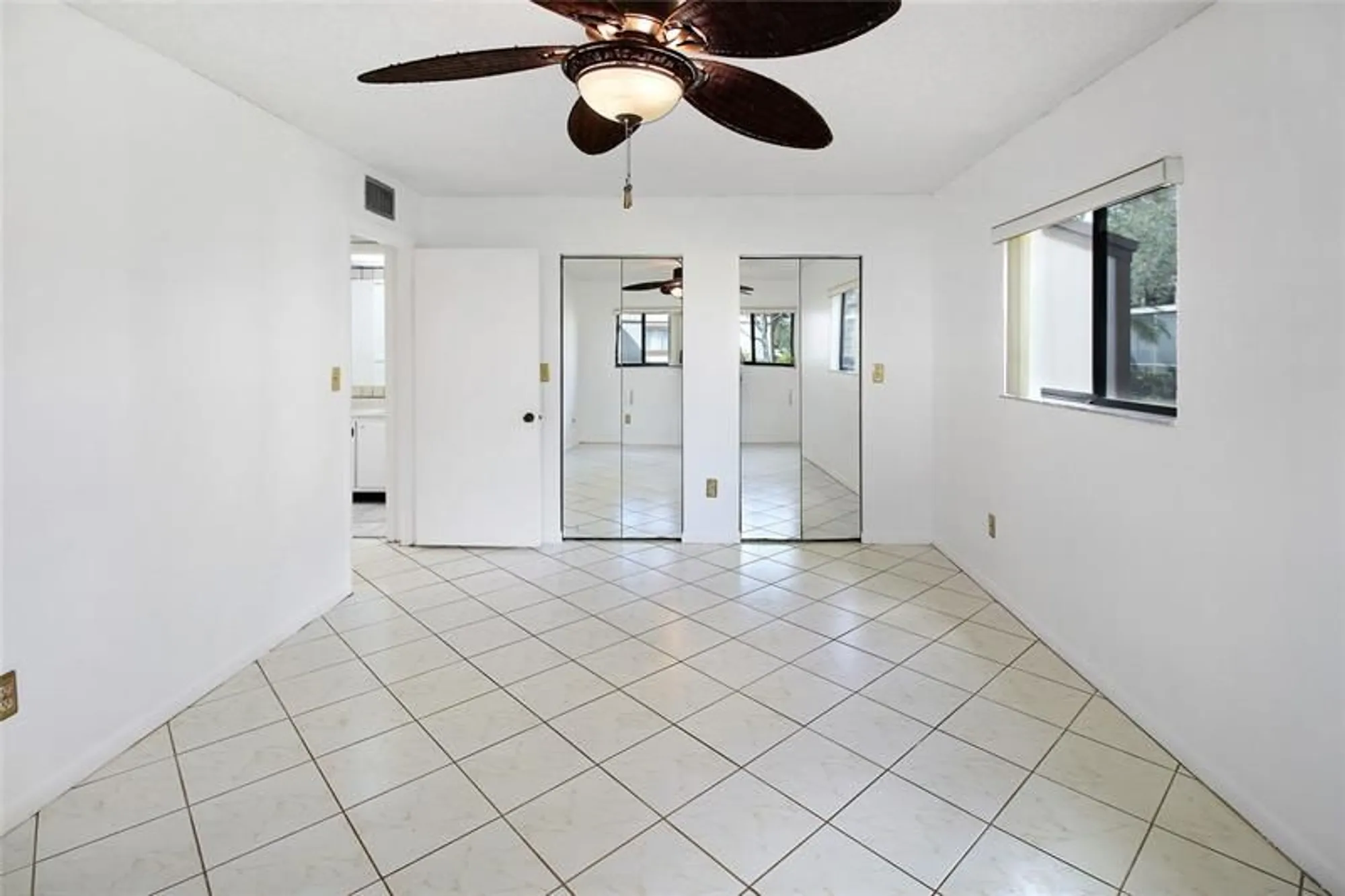Property Slideshow image 14 of 19 | 9926 s belfort cir # 106, Tamarac, FL, 33321