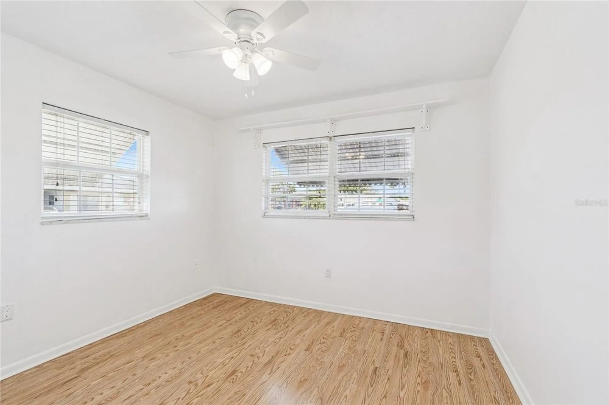 Property Slideshow image 9 of 28 | 5122 iris dr n # 12, Pinellas Park, FL, 33782