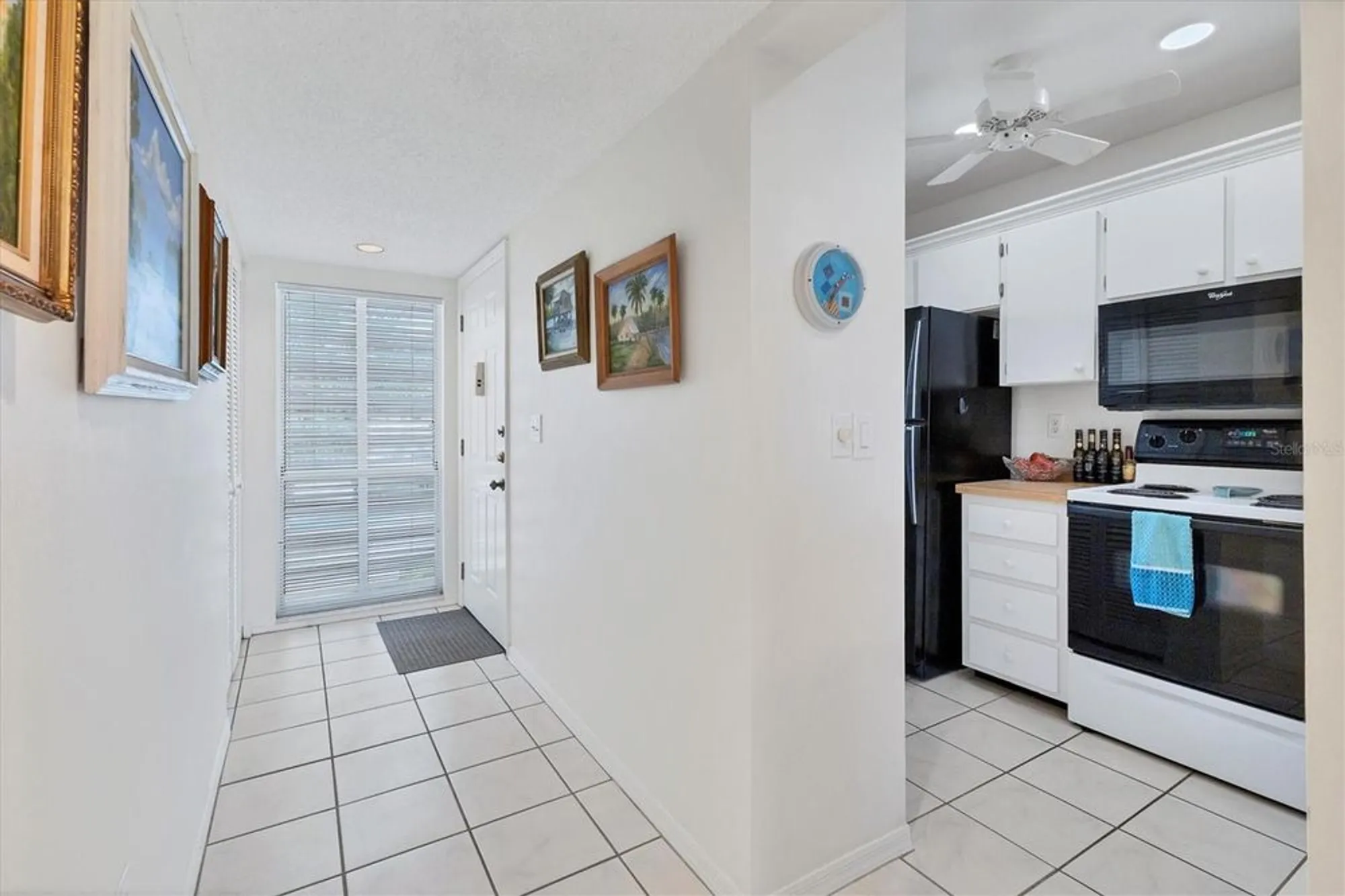 Property Slideshow image 12 of 35 | 402 cerromar cir 207, Venice, FL, 34293