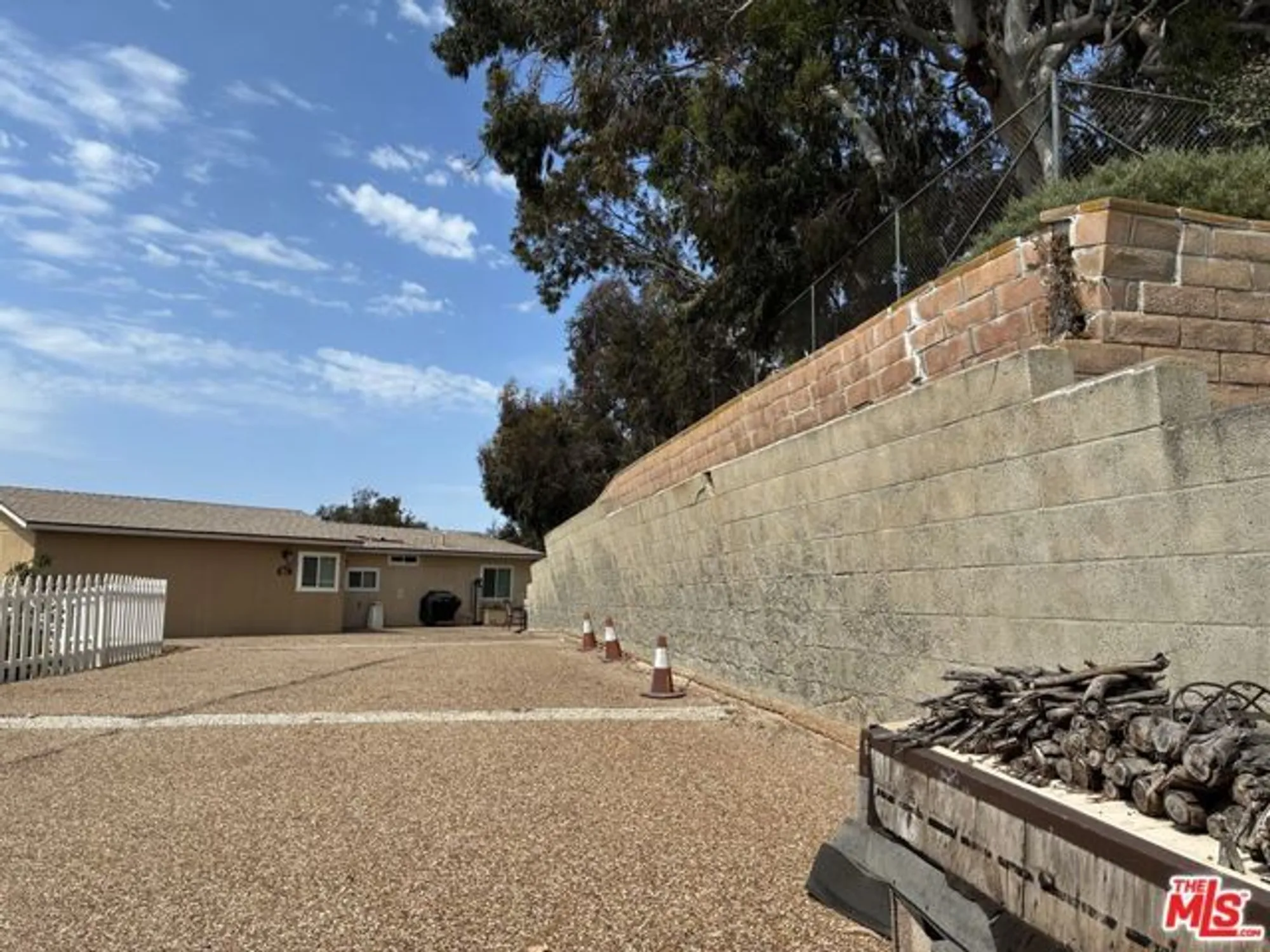 Property Slideshow image 4 of 6 | 607 via del mar, Vista, CA, 92081