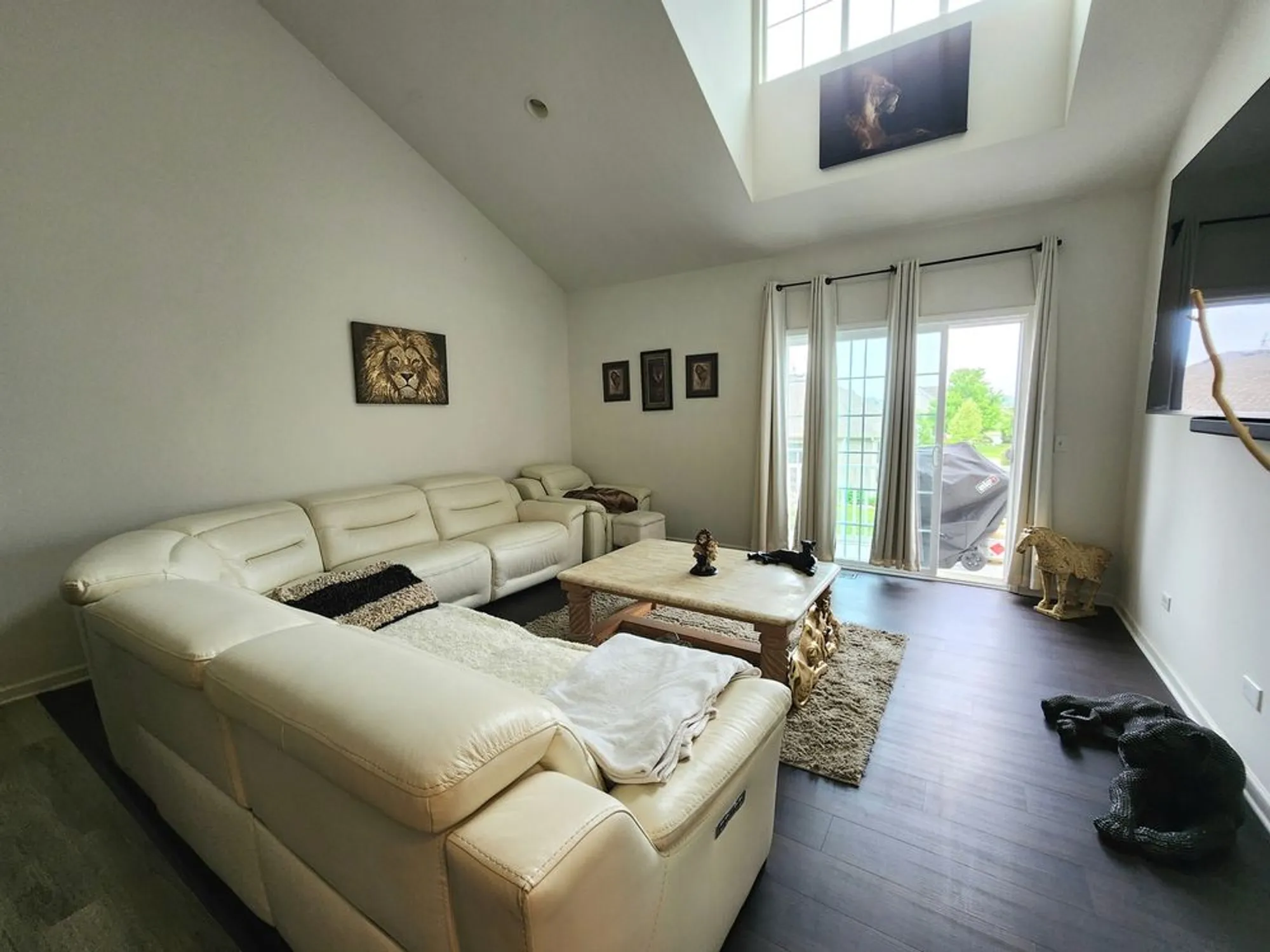 Property Slideshow image 8 of 29 | 2003 magenta ln, Algonquin, IL, 60102