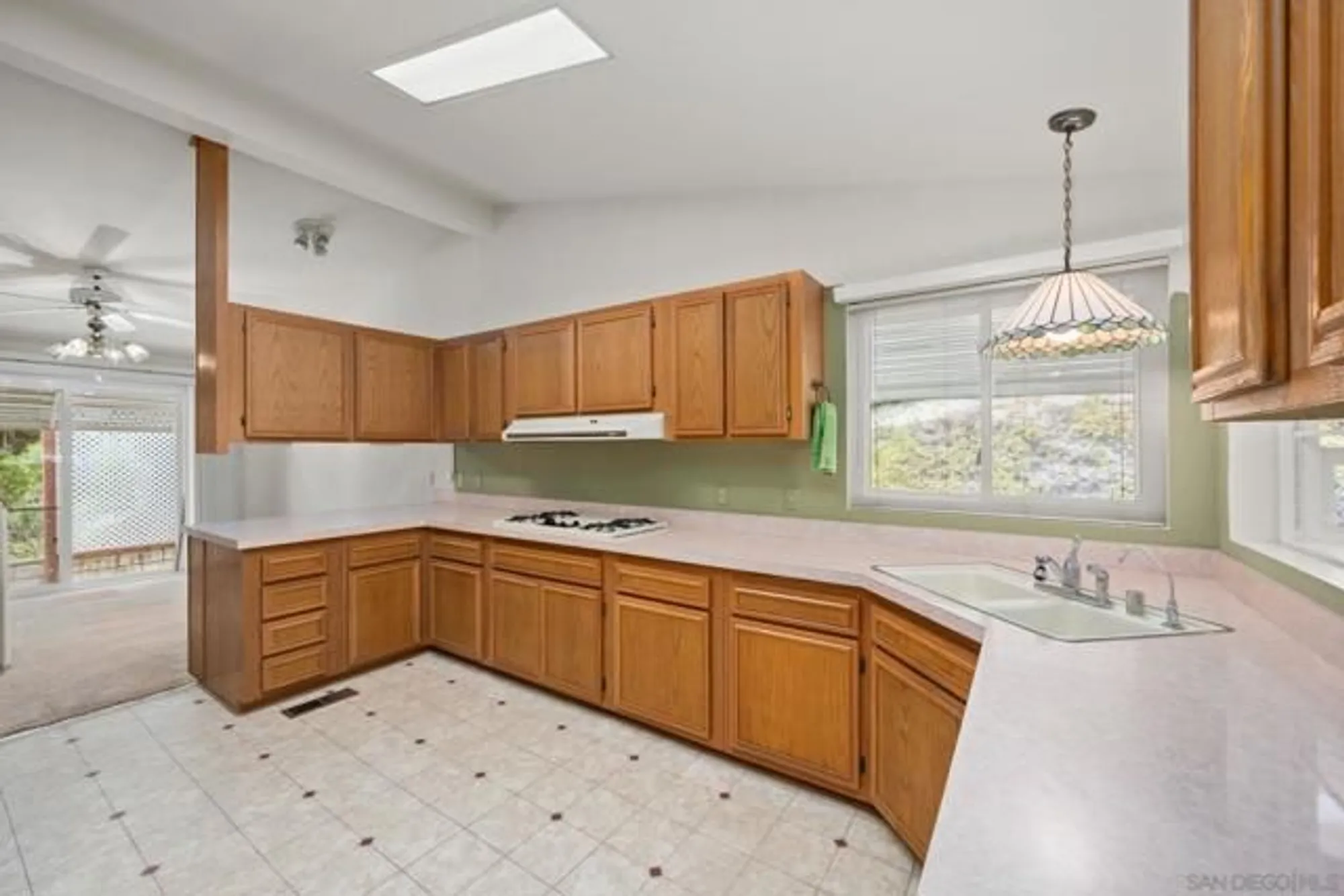 Property Slideshow image 23 of 37 | 4465 topaz ln, Oceanside, CA, 92056
