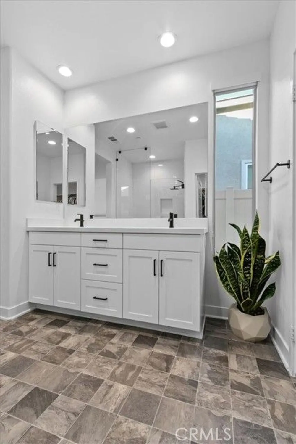 Property Slideshow image 23 of 38 | 1678 park village dr, Beaumont, CA, 92223