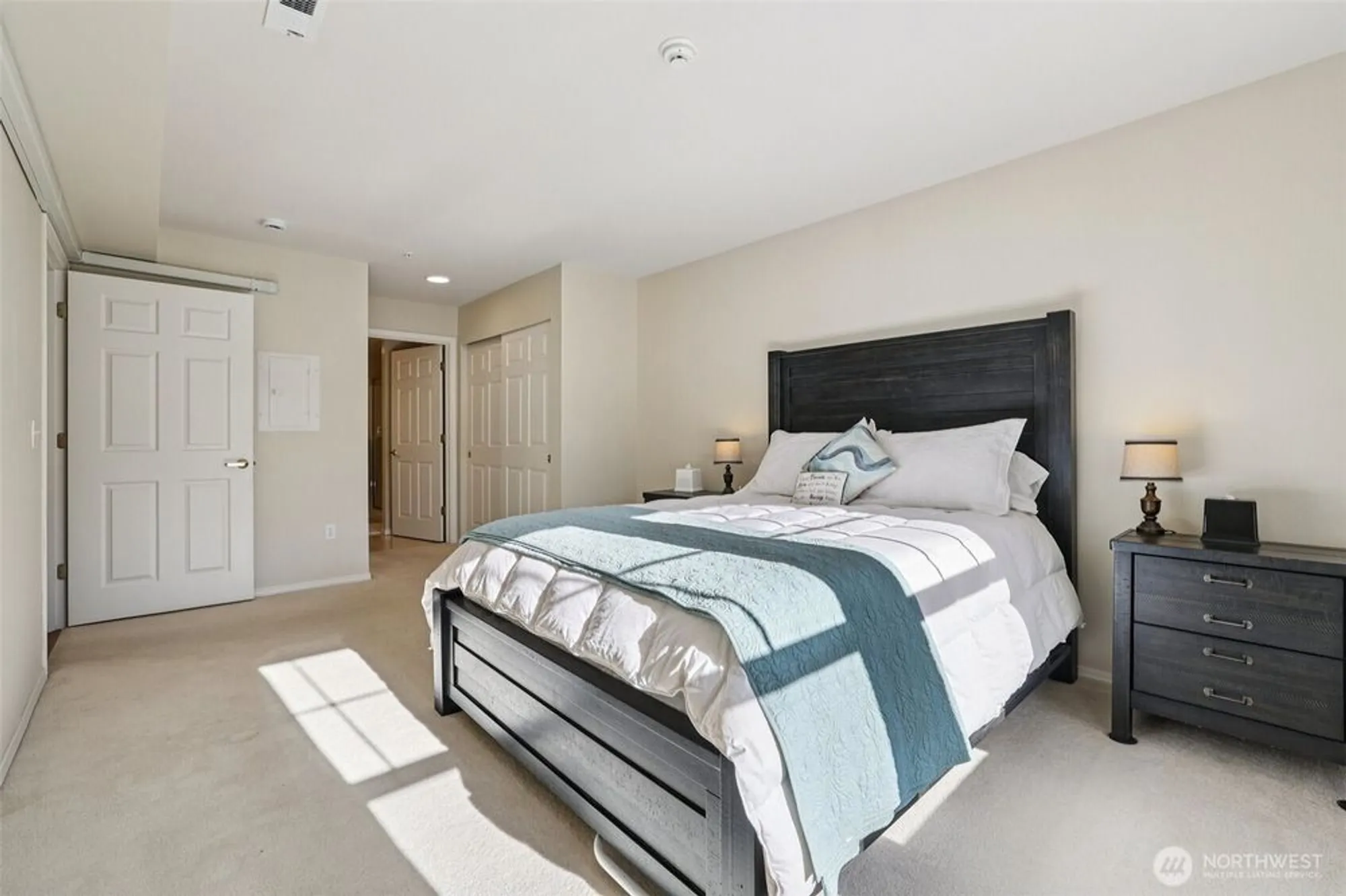 Property Slideshow image 13 of 32 | 4109 224th ln 207, Issaquah, WA, 98029