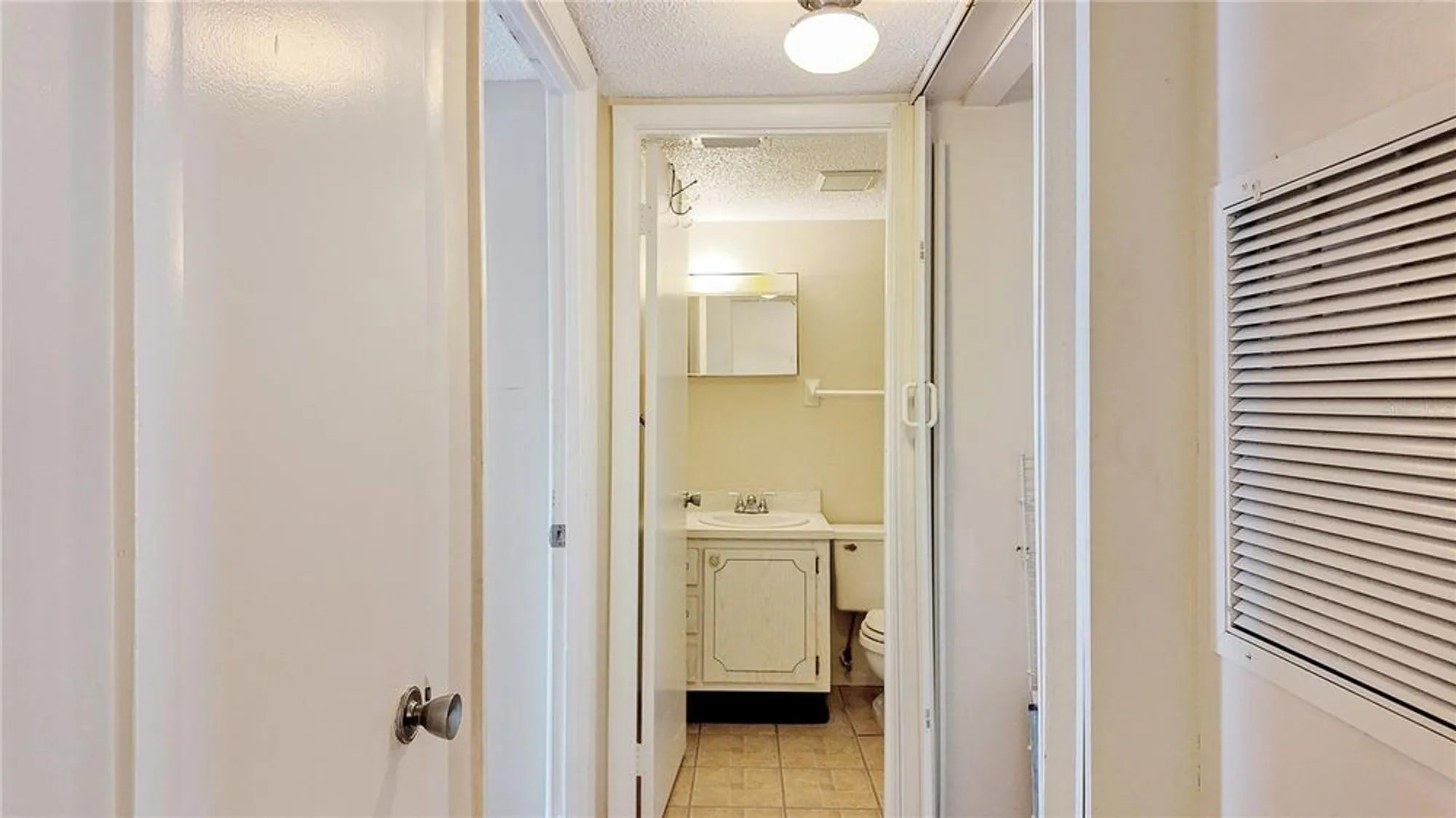 Property Slideshow image 8 of 21 | 4127 heron way # 111, Bradenton, FL, 34205