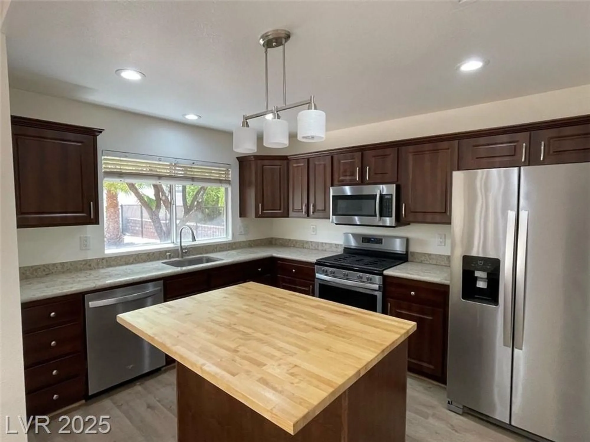 Property Slideshow image 8 of 39 | 9509 sundial dr, Las Vegas, NV, 89134