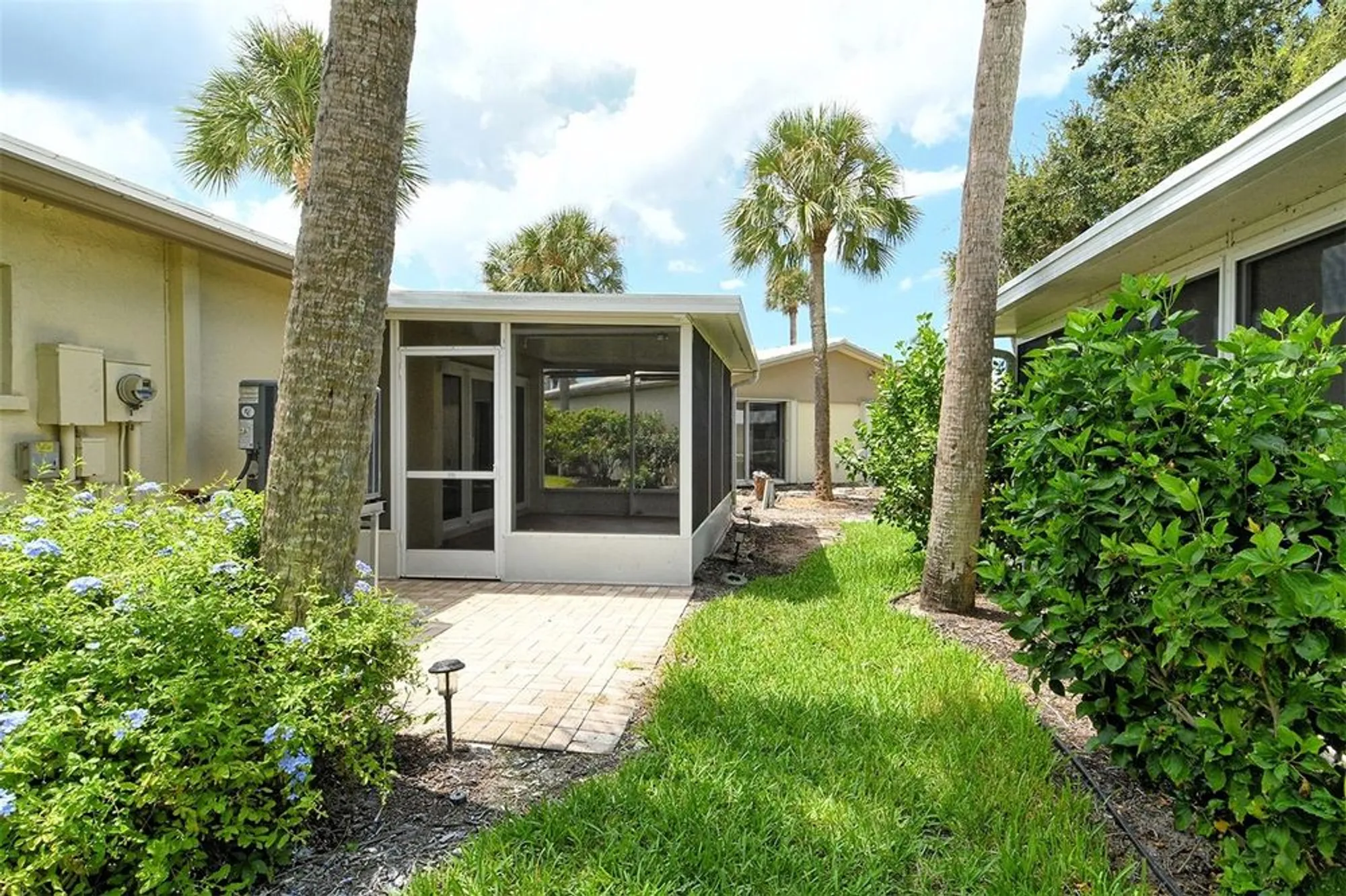 Property Slideshow image 38 of 65 | 119 whispering sands cir # v36, Sarasota, FL, 34242