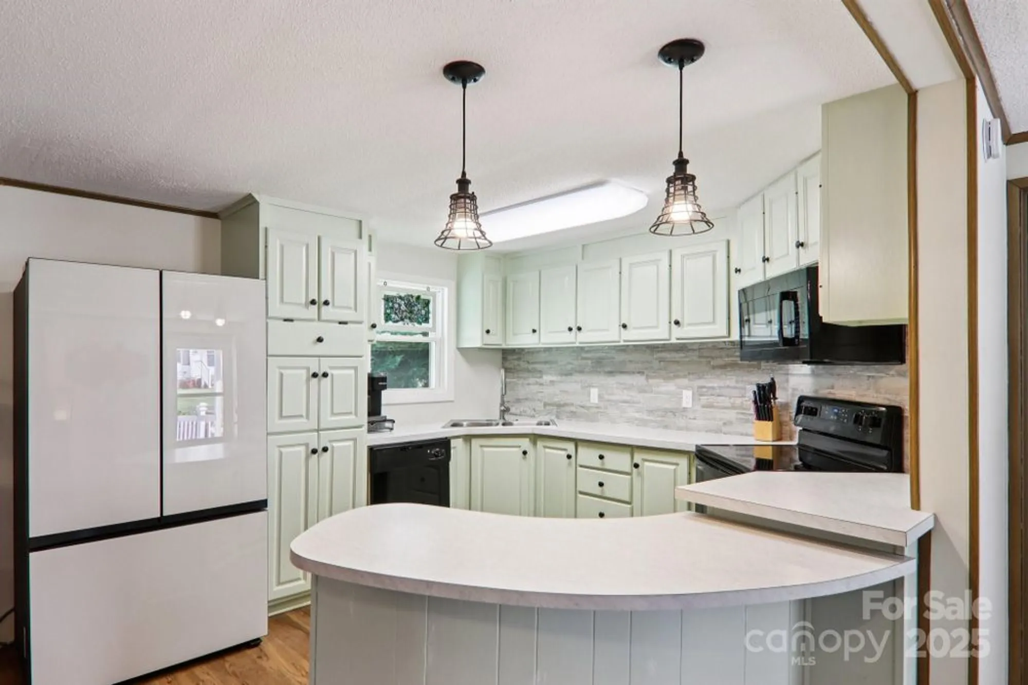Property Slideshow image 12 of 47 | 226 cranbrook cir, Hendersonville, NC, 28792