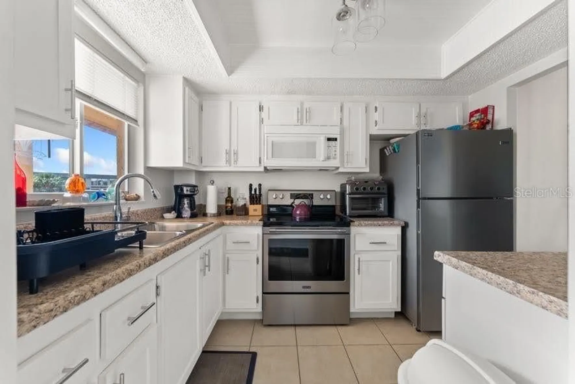 Property Slideshow image 17 of 28 | 3915 lake bayshore dr, Bradenton, FL, 34205