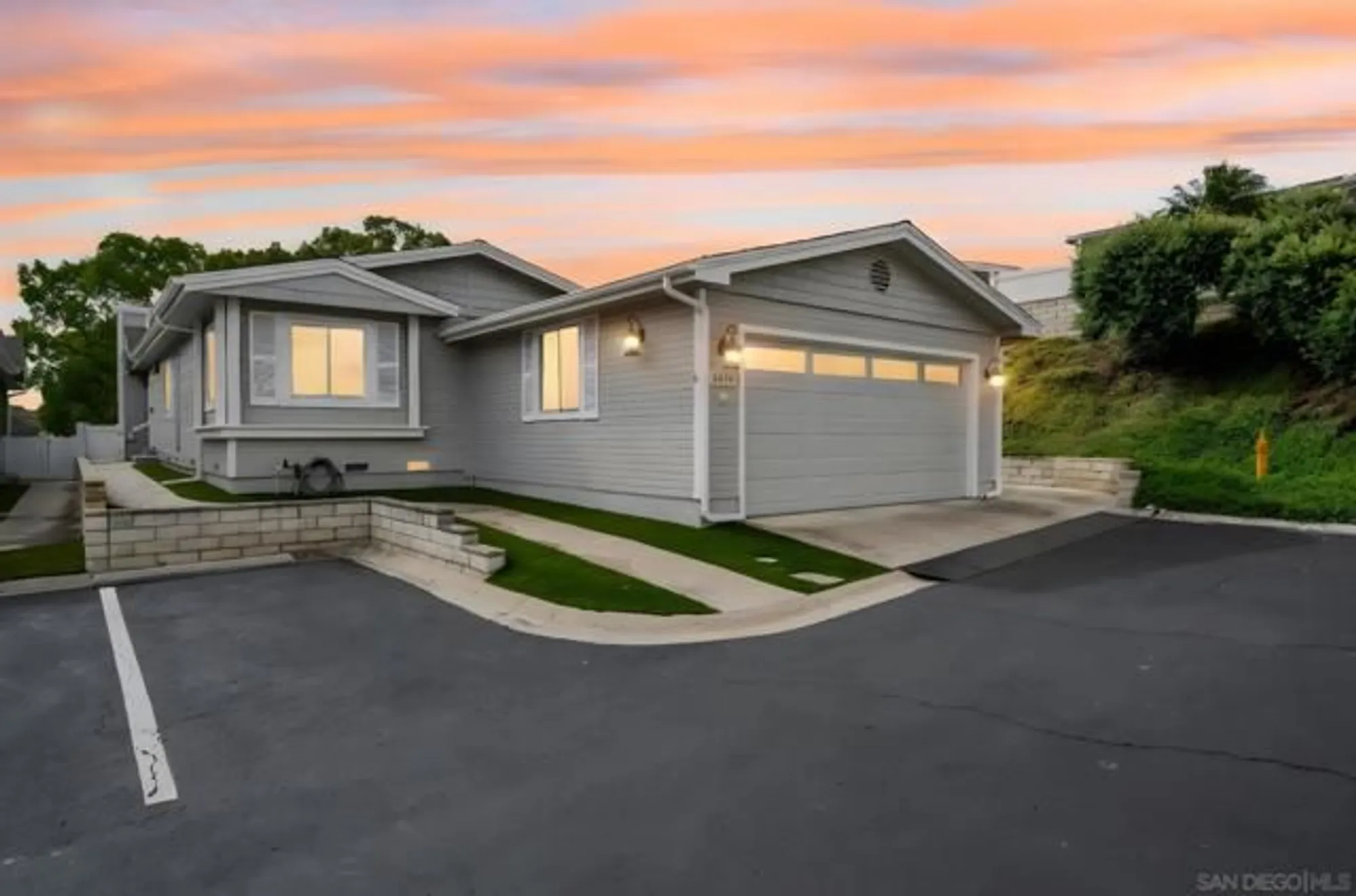 Property Slideshow image 3 of 37 | 4465 topaz ln, Oceanside, CA, 92056