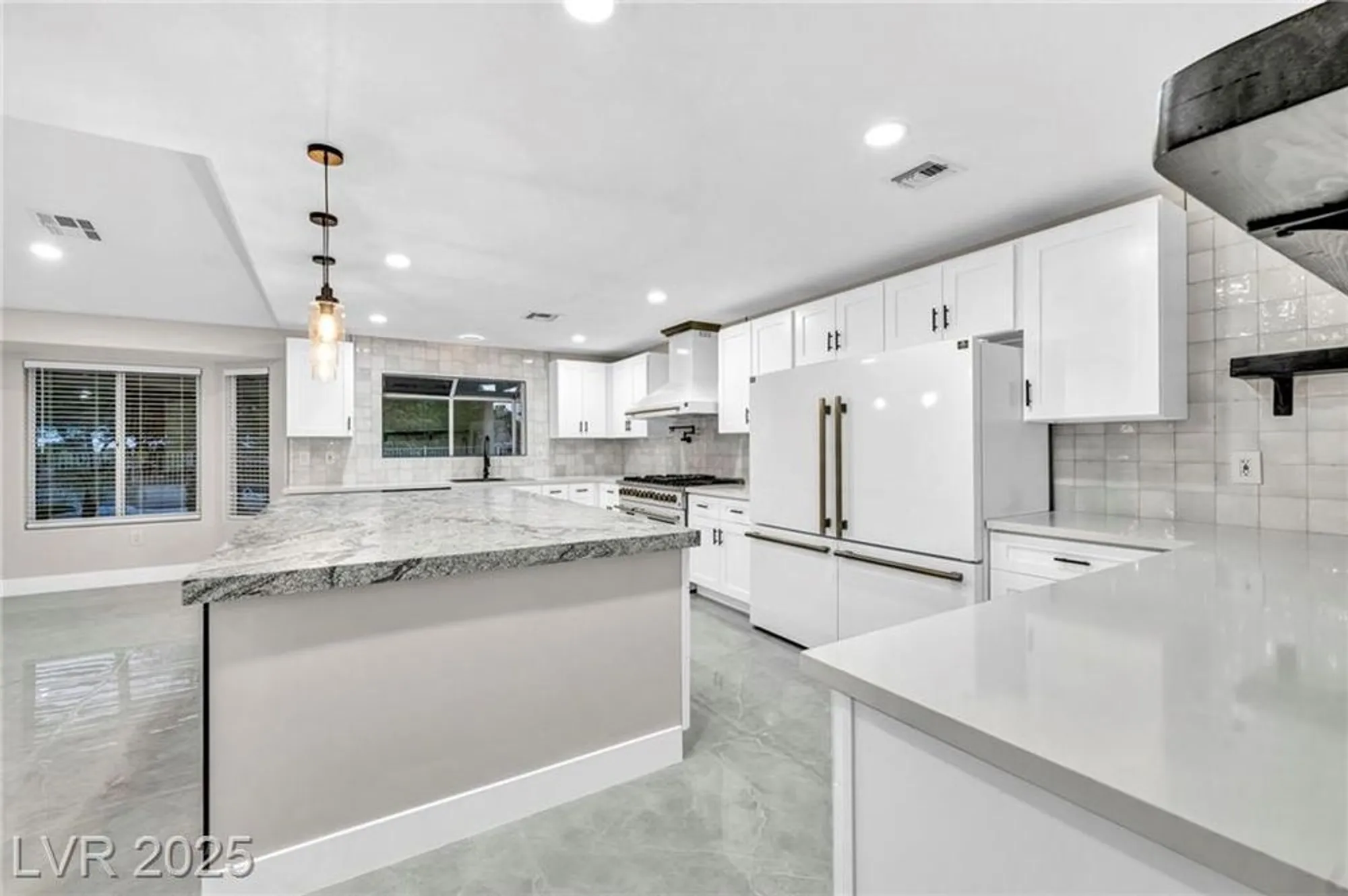 Property Slideshow image 21 of 70 | 2920 crown ridge dr, Las Vegas, NV, 89134