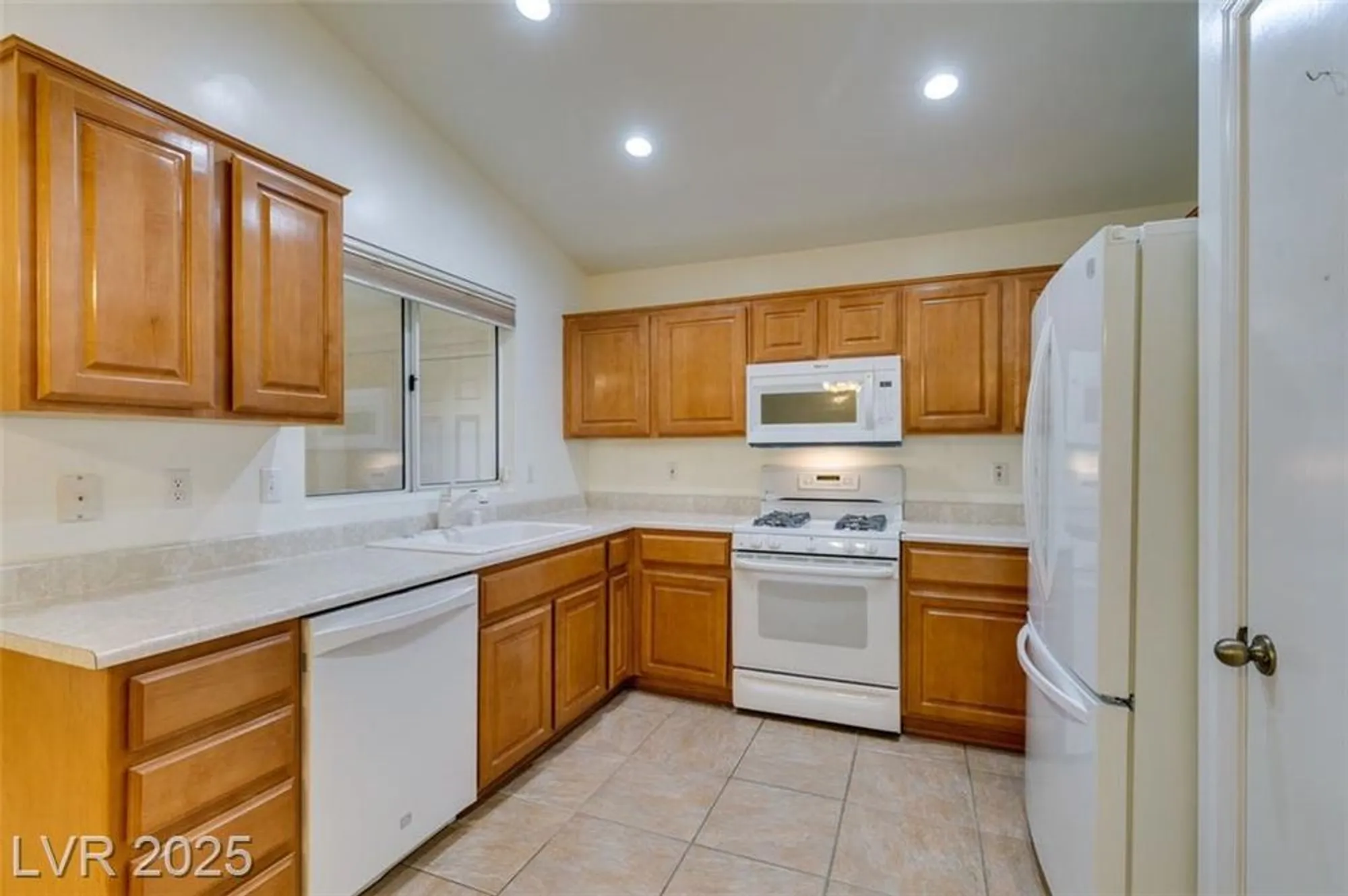 Property Slideshow image 8 of 27 | 2108 eagle watch dr, Henderson, NV, 89012