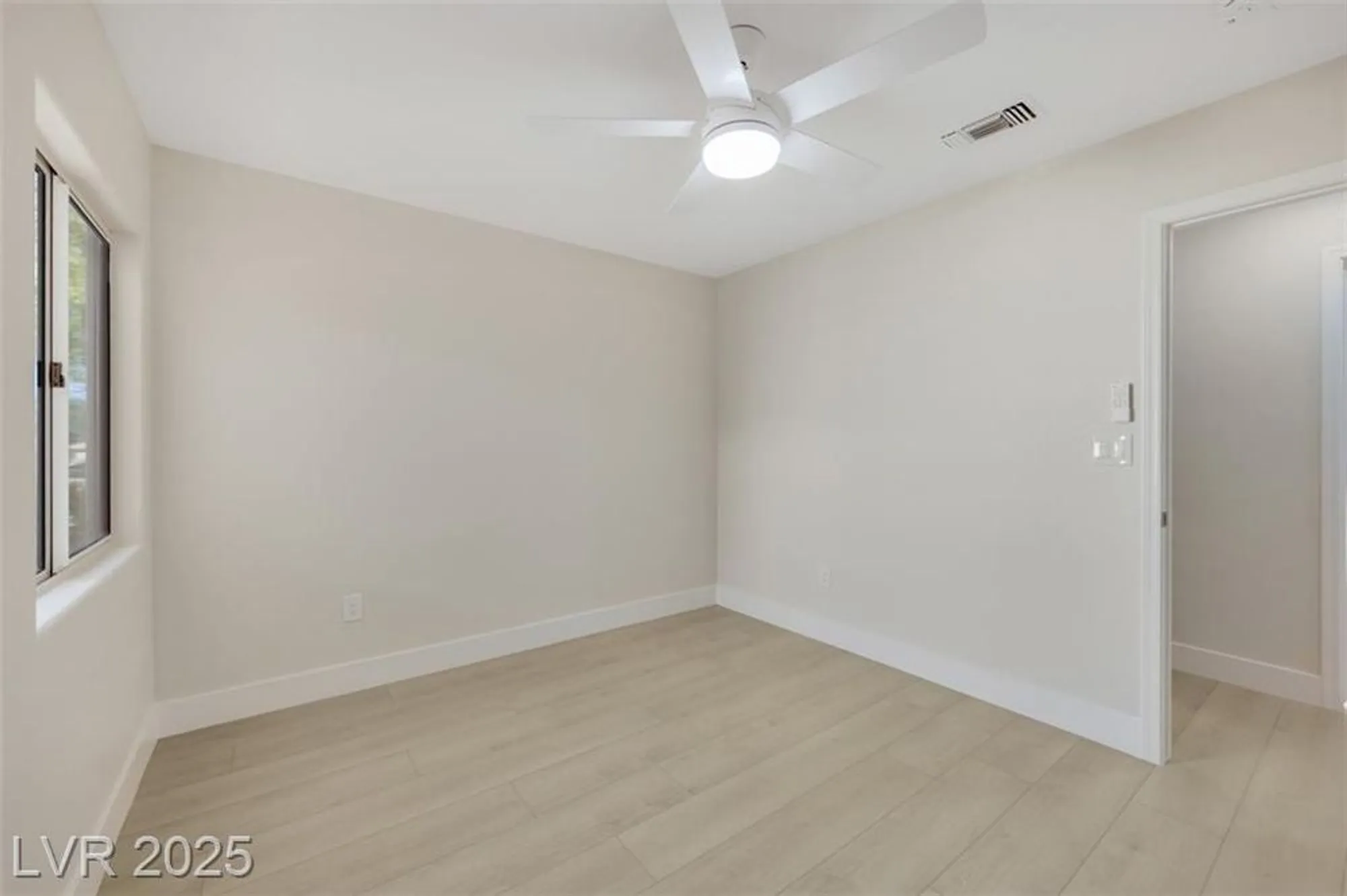 Property Slideshow image 24 of 31 | 2441 banora point dr, Las Vegas, NV, 89134