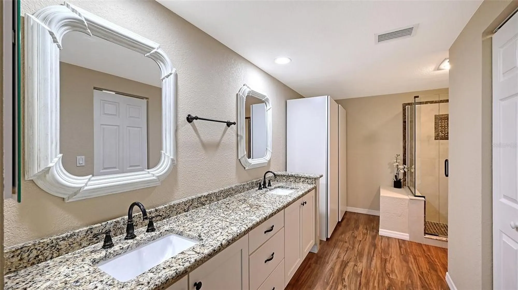 Property Slideshow image 27 of 63 | 7340 golf pointe cir, Sarasota, FL, 34243