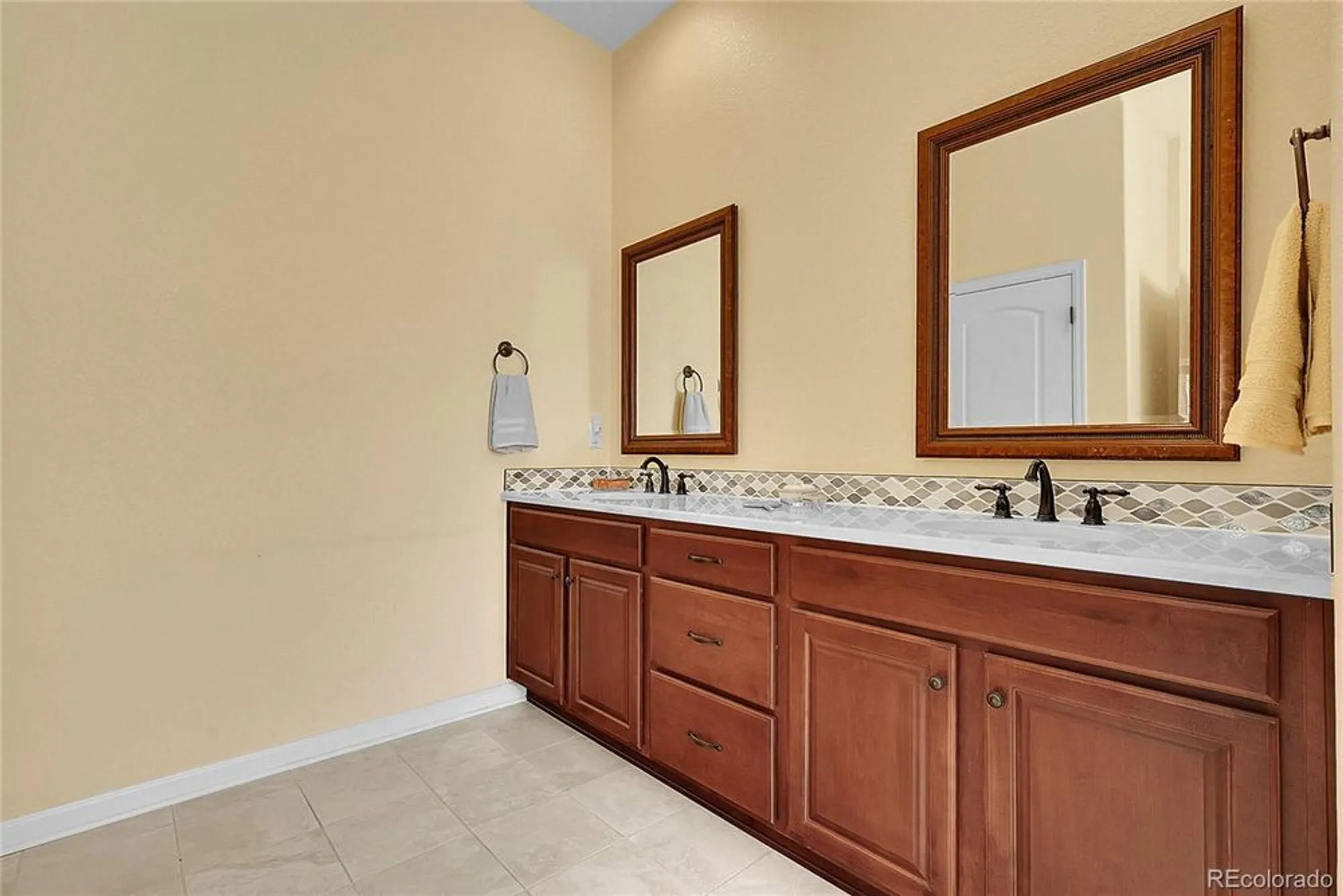 Property Slideshow image 21 of 40 | 22680 e eads cir, Aurora, CO, 80016