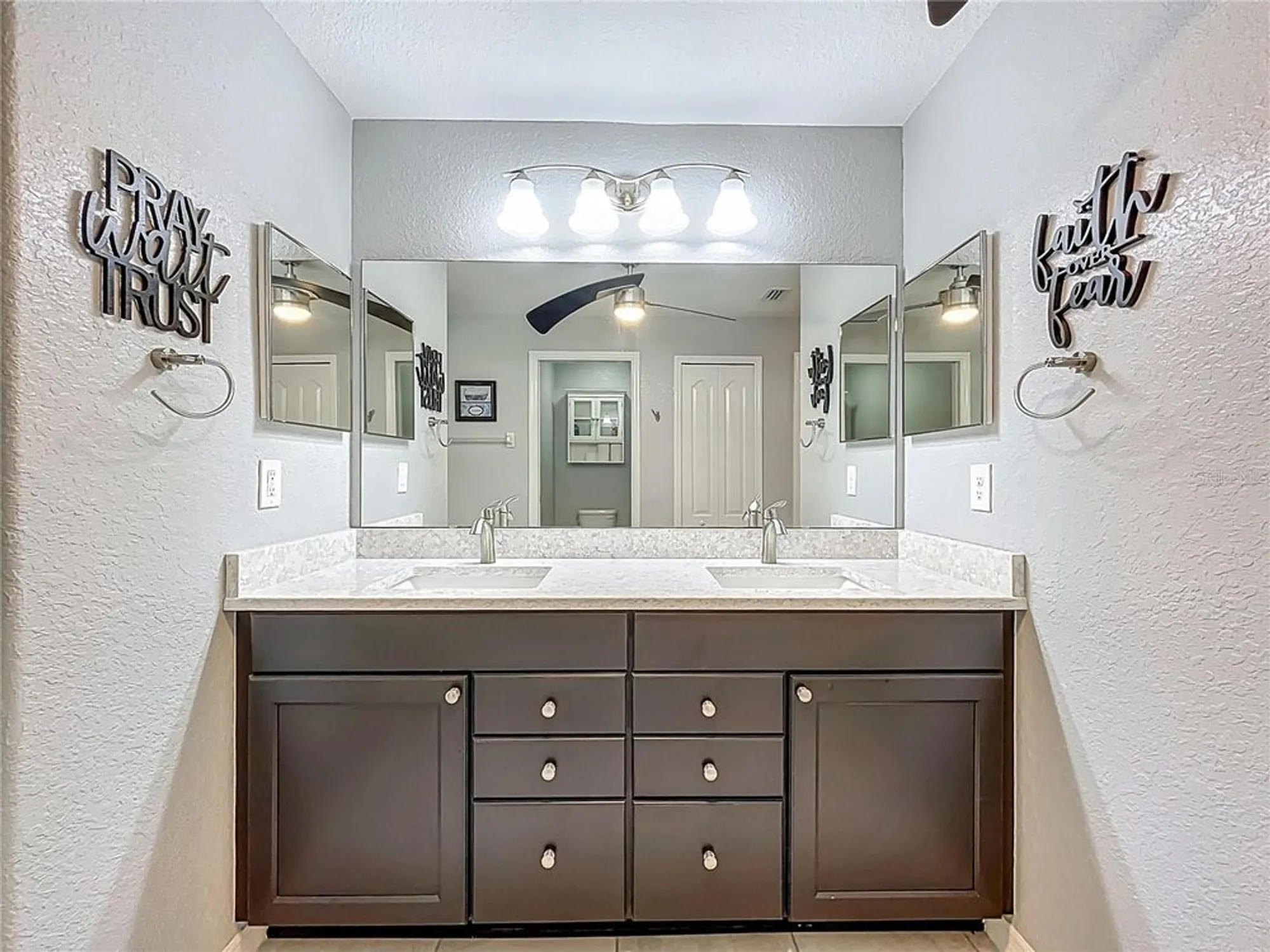 Property Slideshow image 20 of 49 | 27327 roanoke dr, Leesburg, FL, 34748