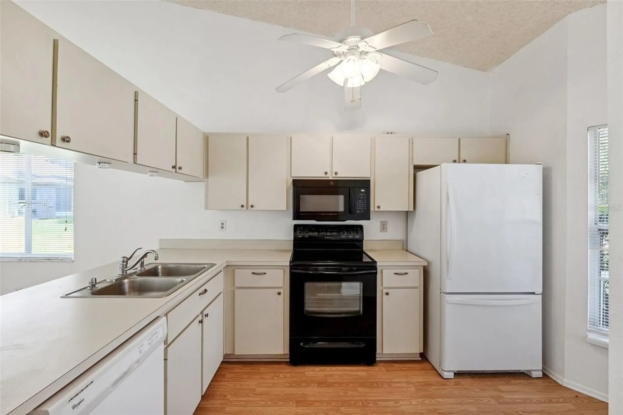 Property Slideshow image 8 of 30 | 6514 thicket trl, New Port Richey, FL, 34653