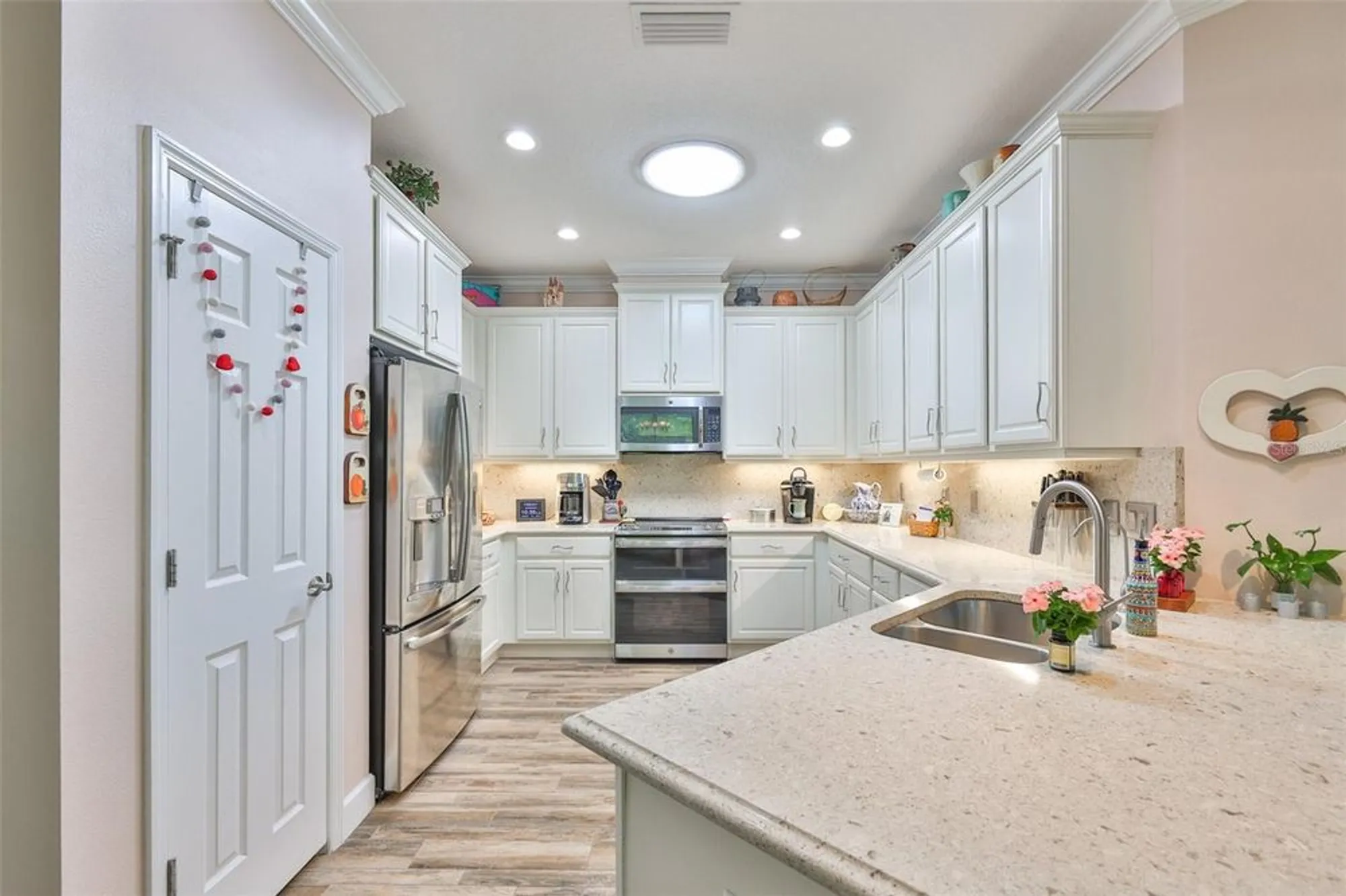 Property Slideshow image 16 of 45 | 658 chipper dr, Sun City Center, FL, 33573