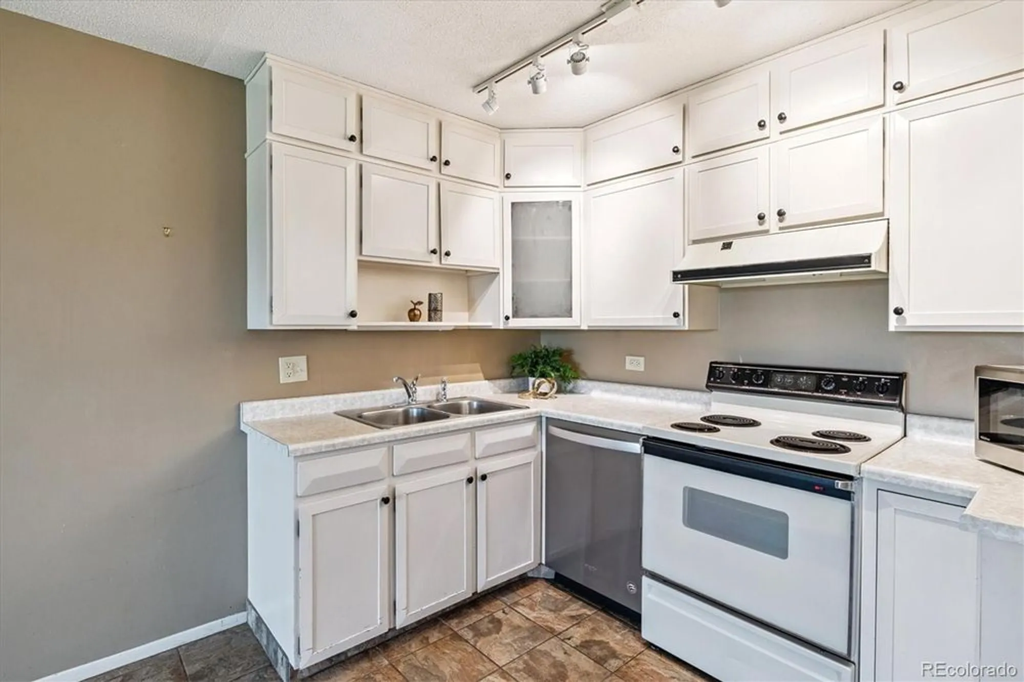 Property Slideshow image 13 of 50 | 9180 e center ave 4c, Denver, CO, 80247