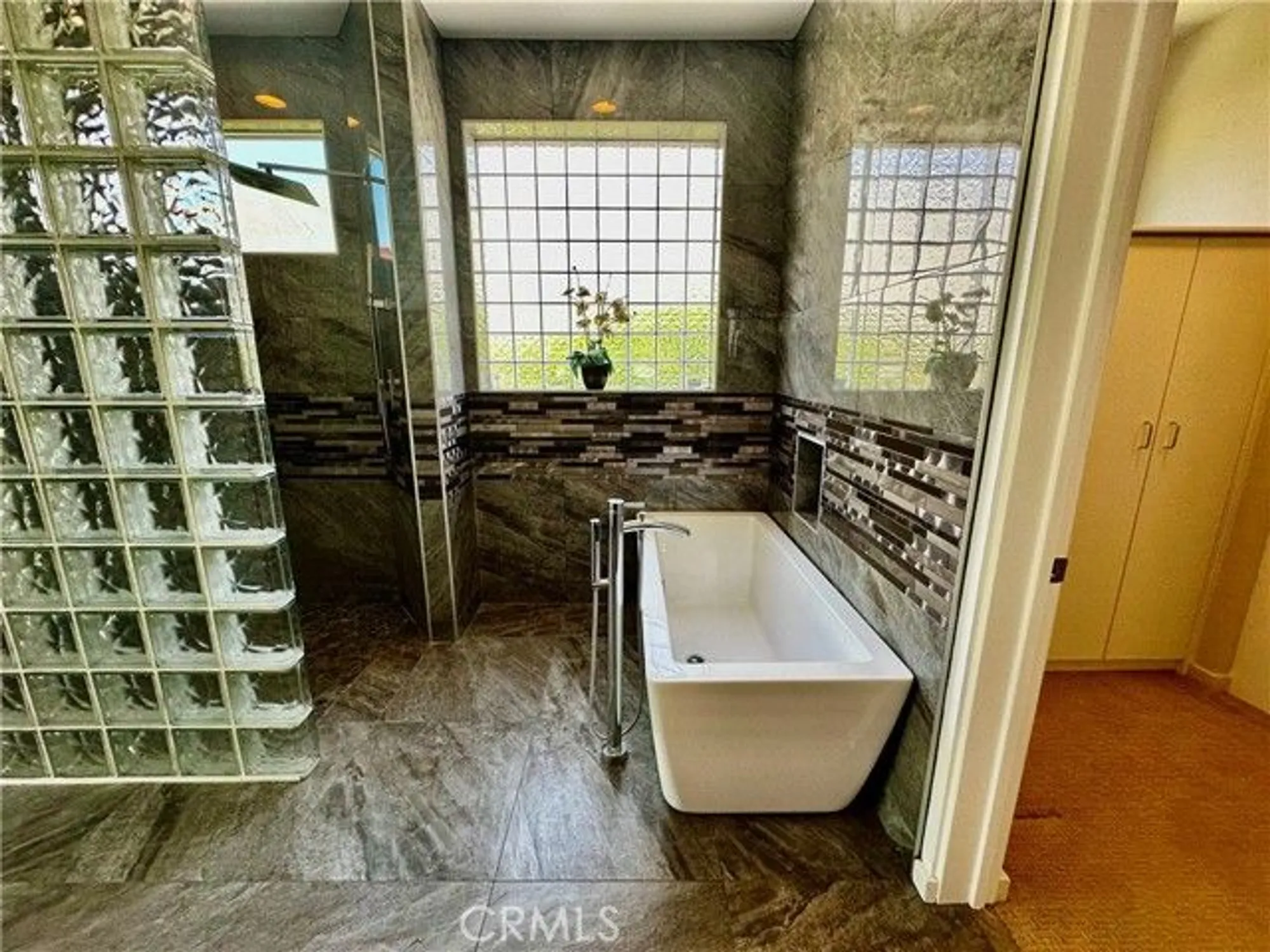 Property Slideshow image 9 of 16 | 561 skylar ln, Palm Springs, CA, 92262