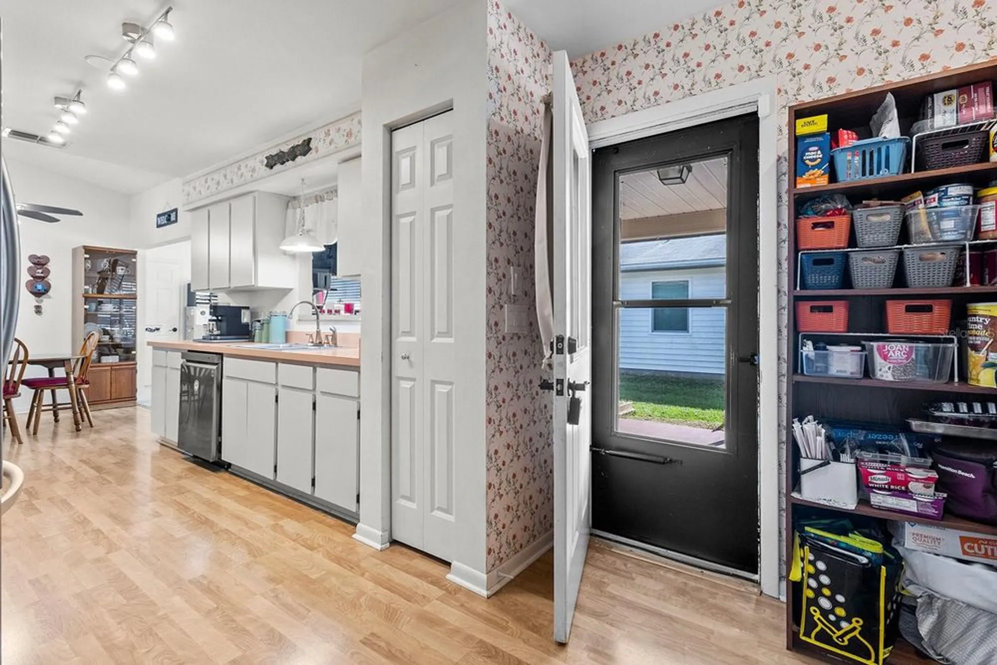 Property Slideshow image 7 of 33 | 4846 colonnades club blvd, Lakeland, FL, 33811