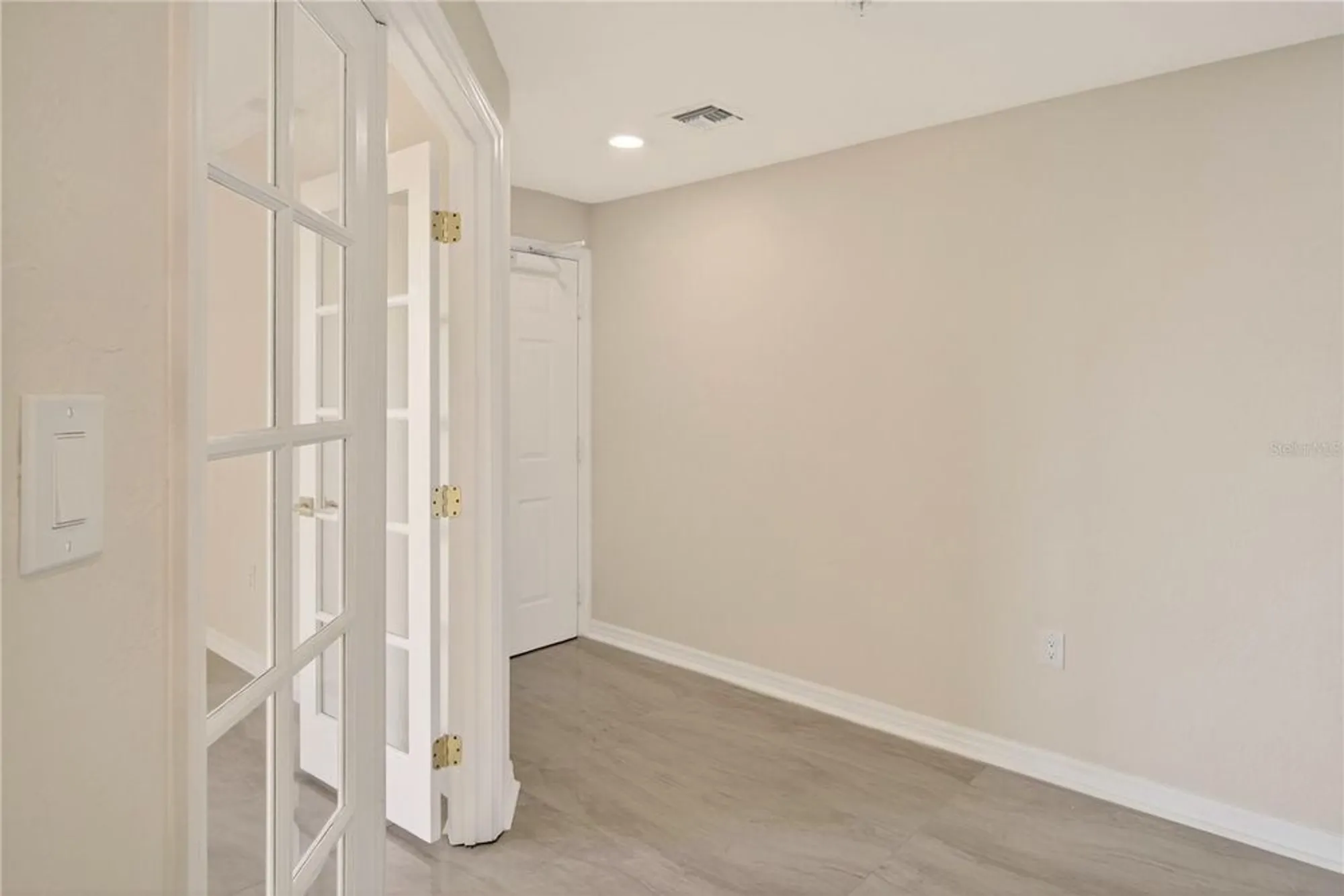 Property Slideshow image 25 of 59 | 5430 eagles point cir 202, Sarasota, FL, 34231