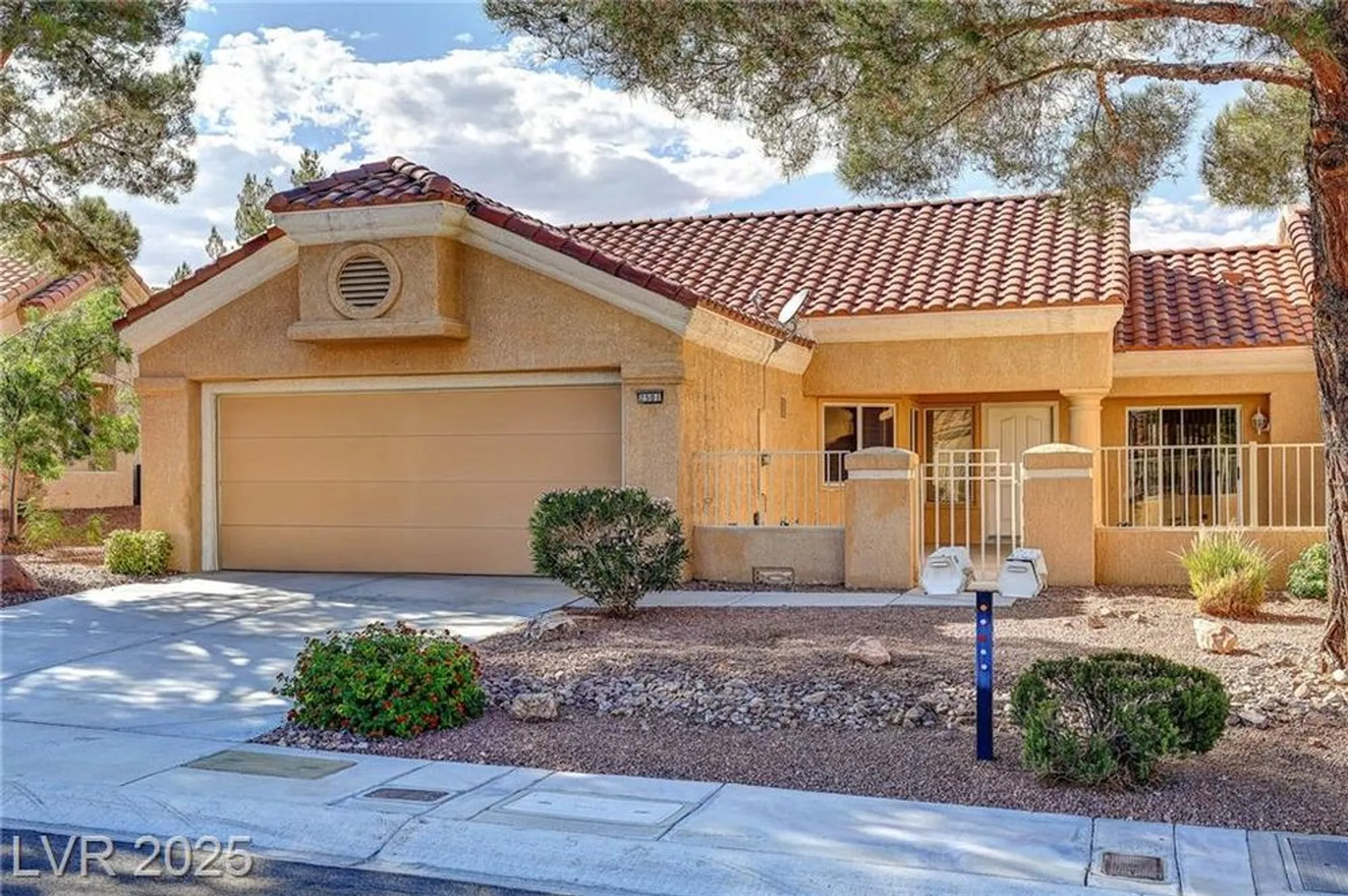 Property Slideshow image 2 of 42 | 2501 showcase dr, Las Vegas, NV, 89134
