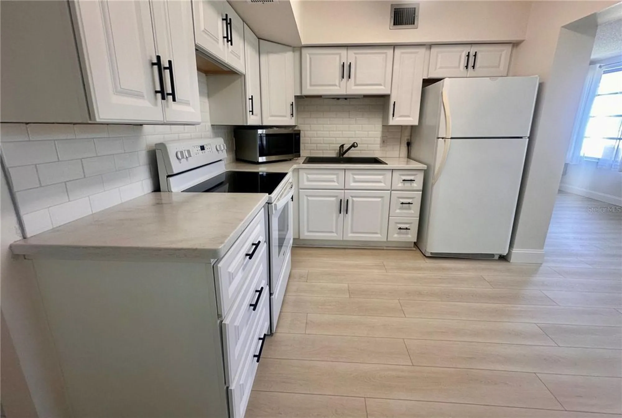 Property Slideshow image 15 of 40 | 2428 columbia dr apt 44, Clearwater, FL, 33763