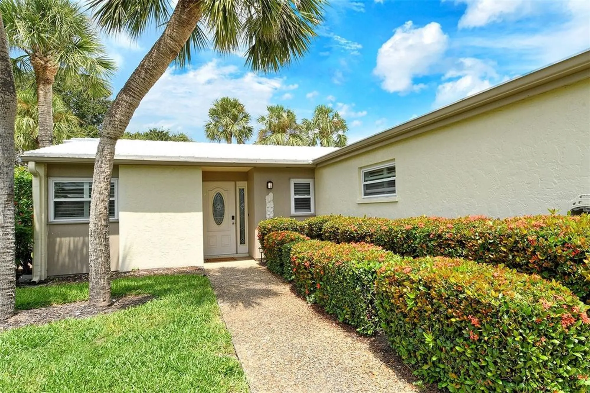 Property Slideshow image 5 of 65 | 119 whispering sands cir # v36, Sarasota, FL, 34242